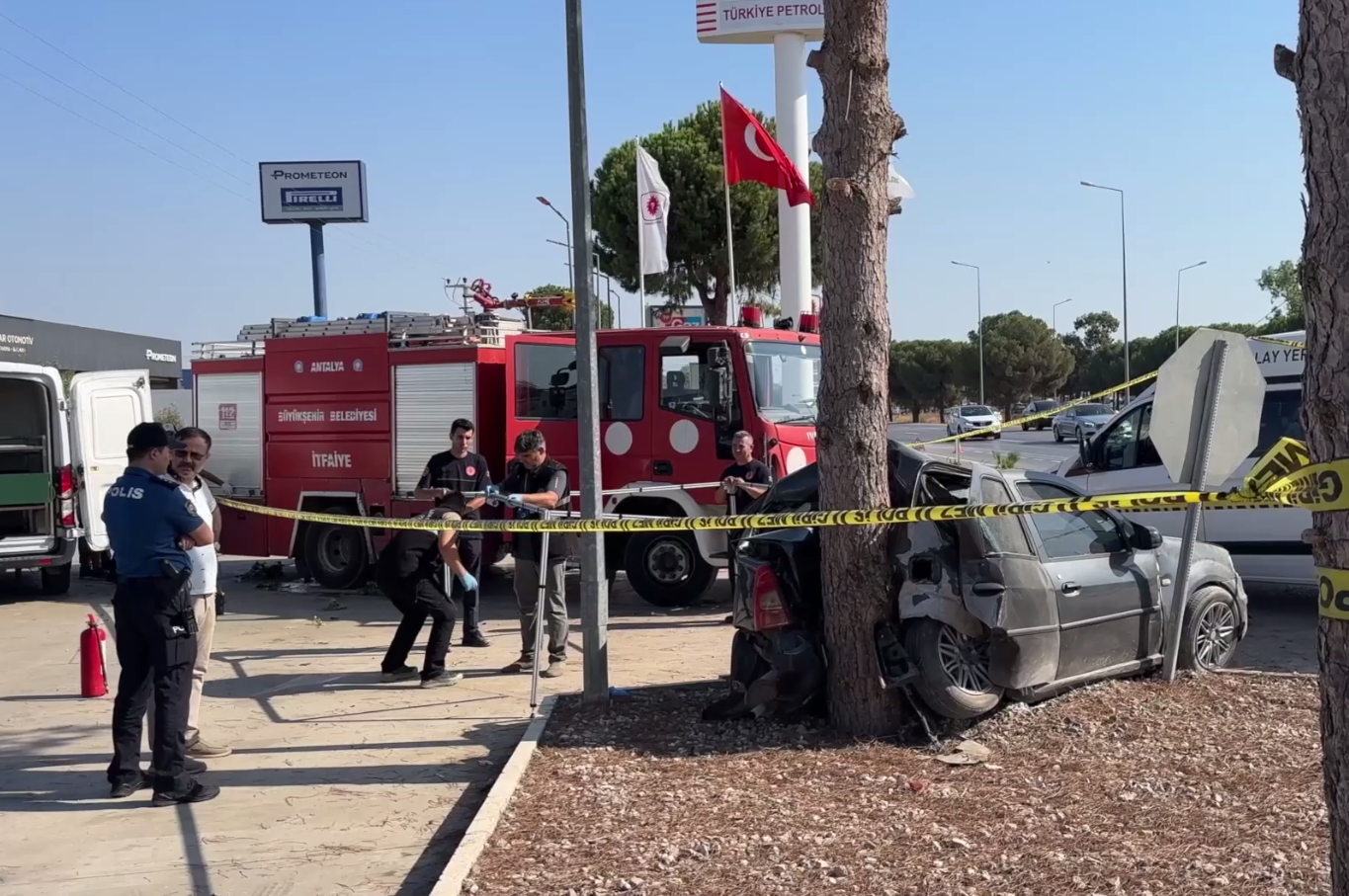 Denizli Haber Ağaca Çarpan Otomobil