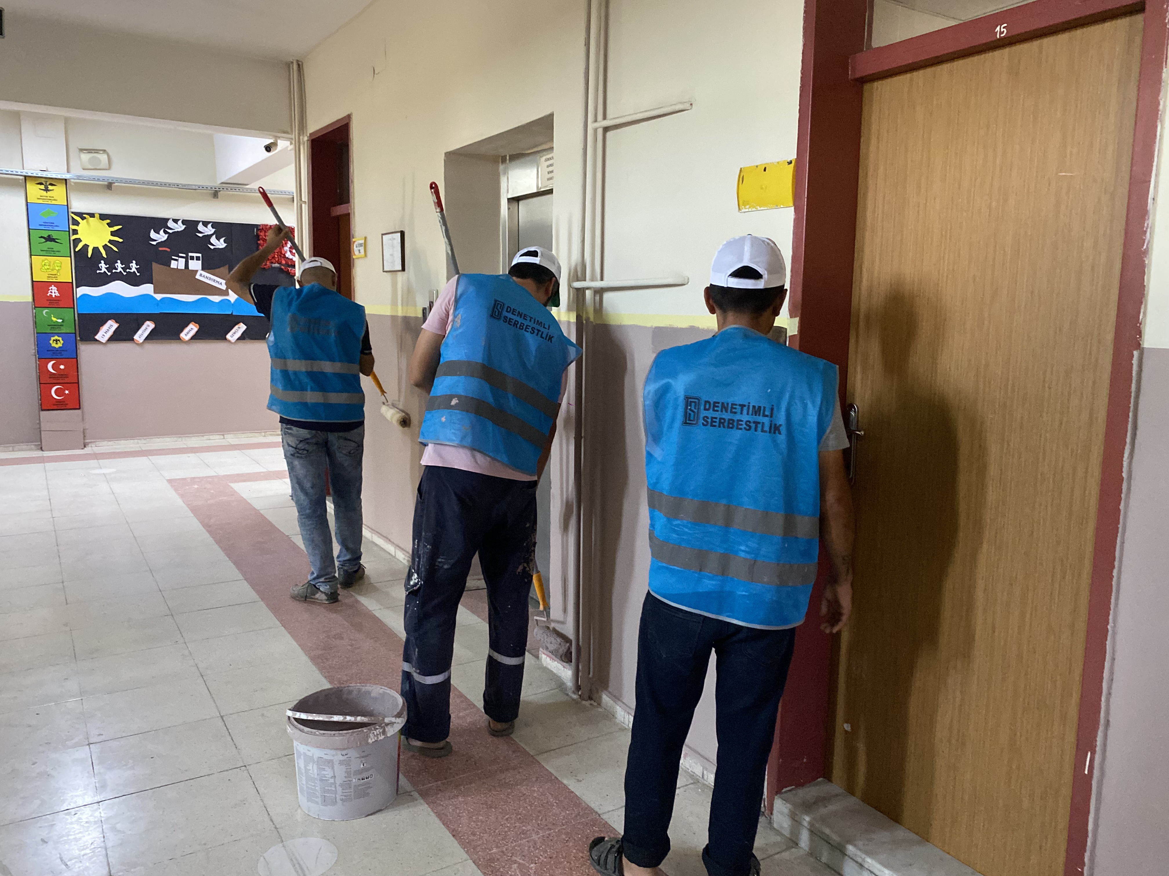 Denizli Haber Alasehirde Yukumlu Ve Hukumluler Okullarin Tadilatini Yapti (1)