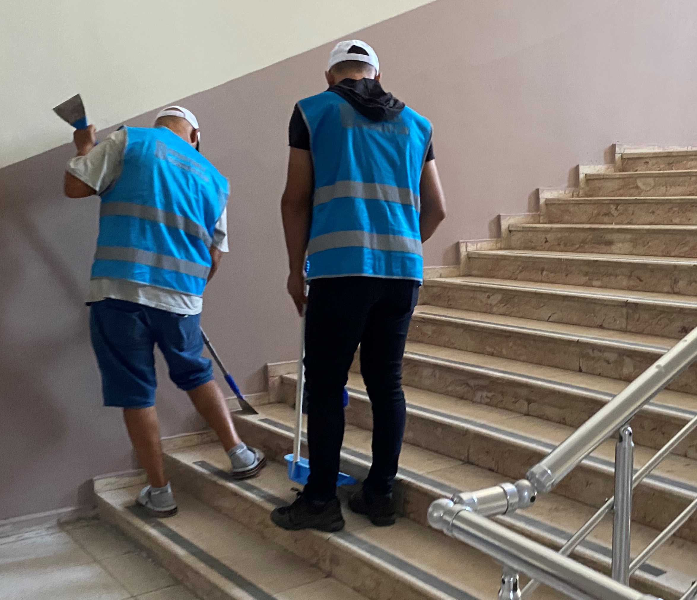 Denizli Haber Alasehirde Yukumlu Ve Hukumluler Okullarin Tadilatini Yapti (2)