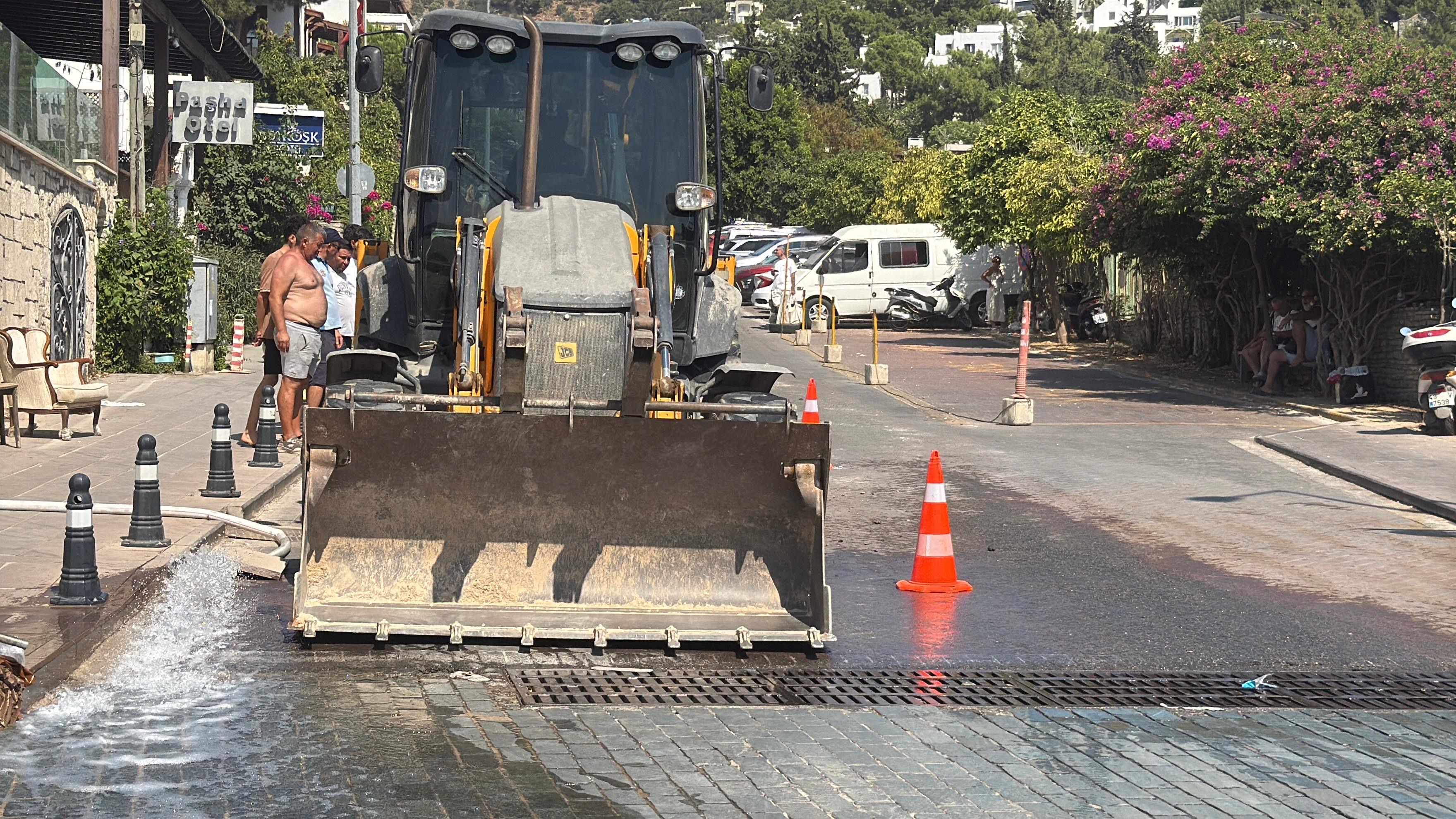 Denizli Haber Bodrumda Isale Hattinin Patlamasi Sonucu Is Yeri Ve Deposu Sular Altinda Kaldi (3)
