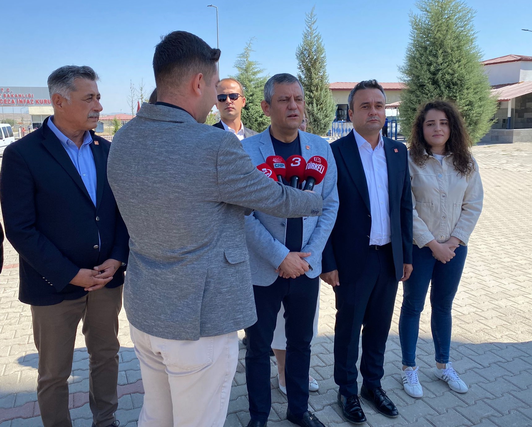 Denizli Haber Chp Genel Baskani Ozgur Ozelden Afyonkarahisarda Tutuklu Ziyareti