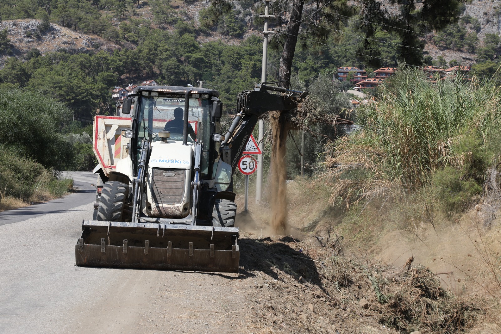 Denizli Haber Gocekte Altyapi Ve Dere Temizlik Calismasi Yapiliyor (3)