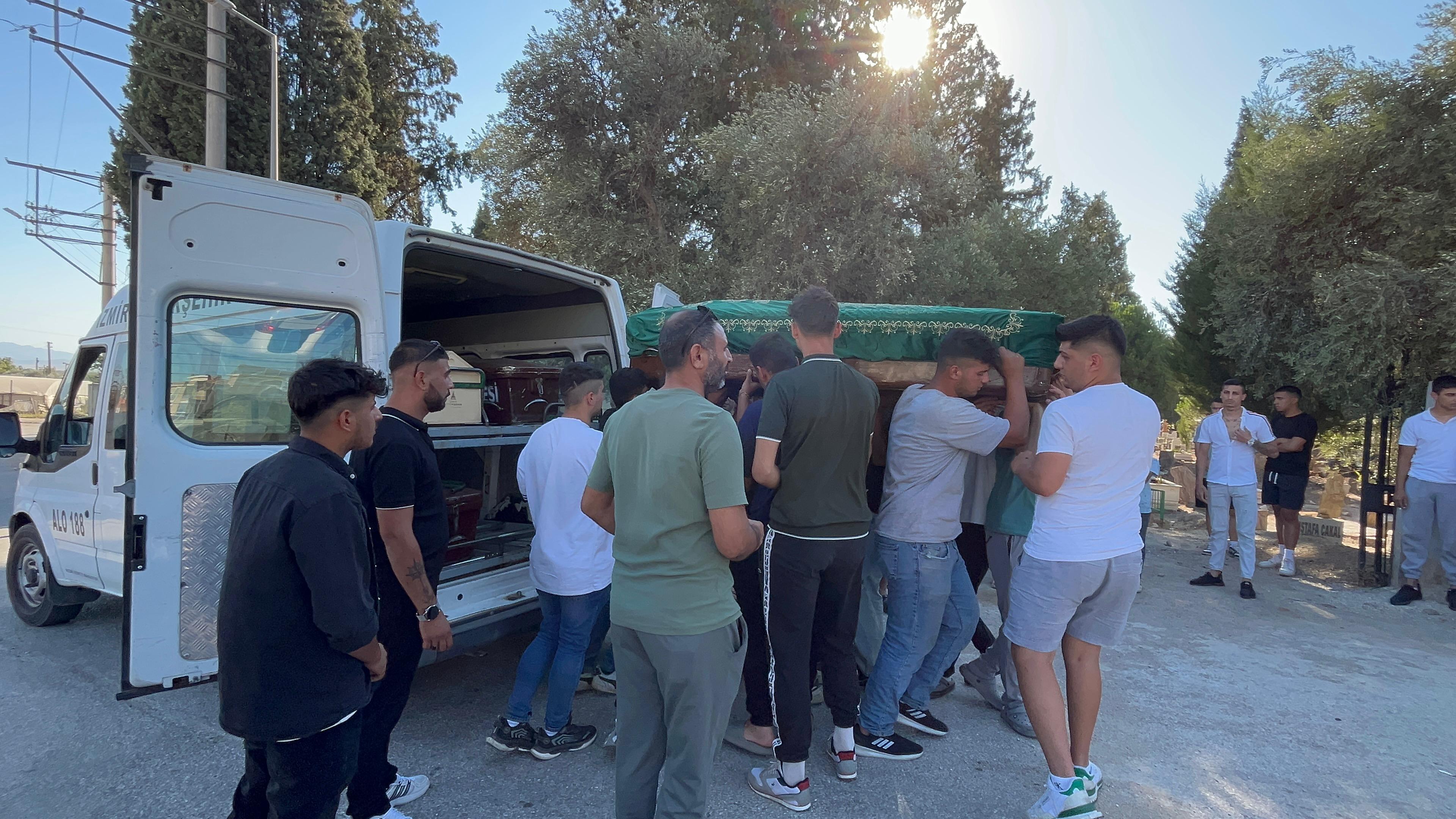 Denizli Haber Izmirde Baraj Golunde Bogulan Cocugun Cenazesi Topraga Verildi