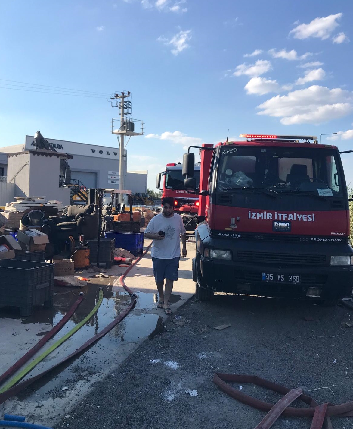 Denizli Haber Izmirde Fabrikada Baslayip Otluk Alana Sicrayan Yangin Sonduruldu