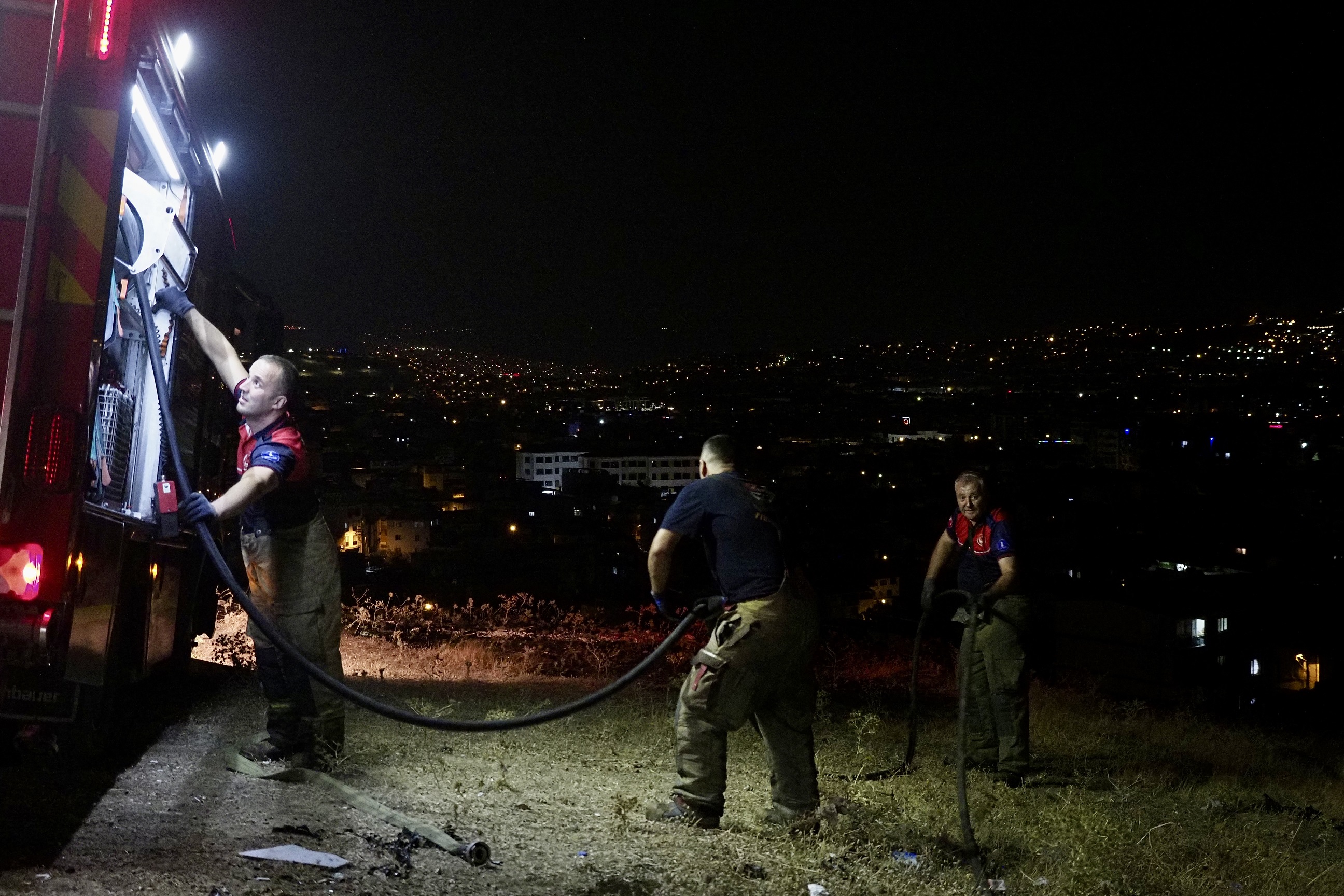 Denizli Haber Izmirde Otluk Alanda Cikan Yangin Sonduruldu (2)