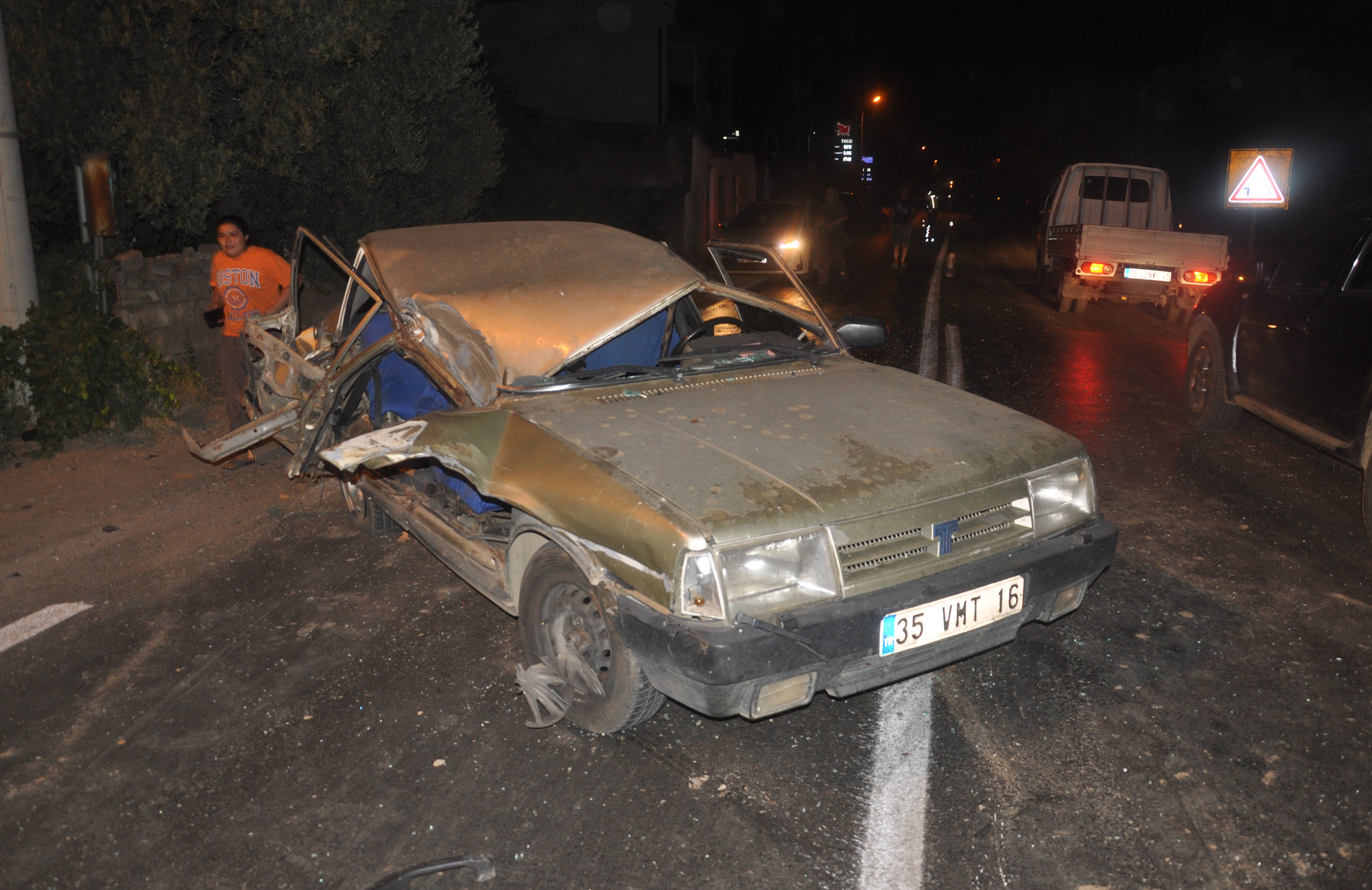 Denizli Haber Izmirde Otomobille Kamyonun Carpistigi Kazada 1 Kisi Yaralandi (3)