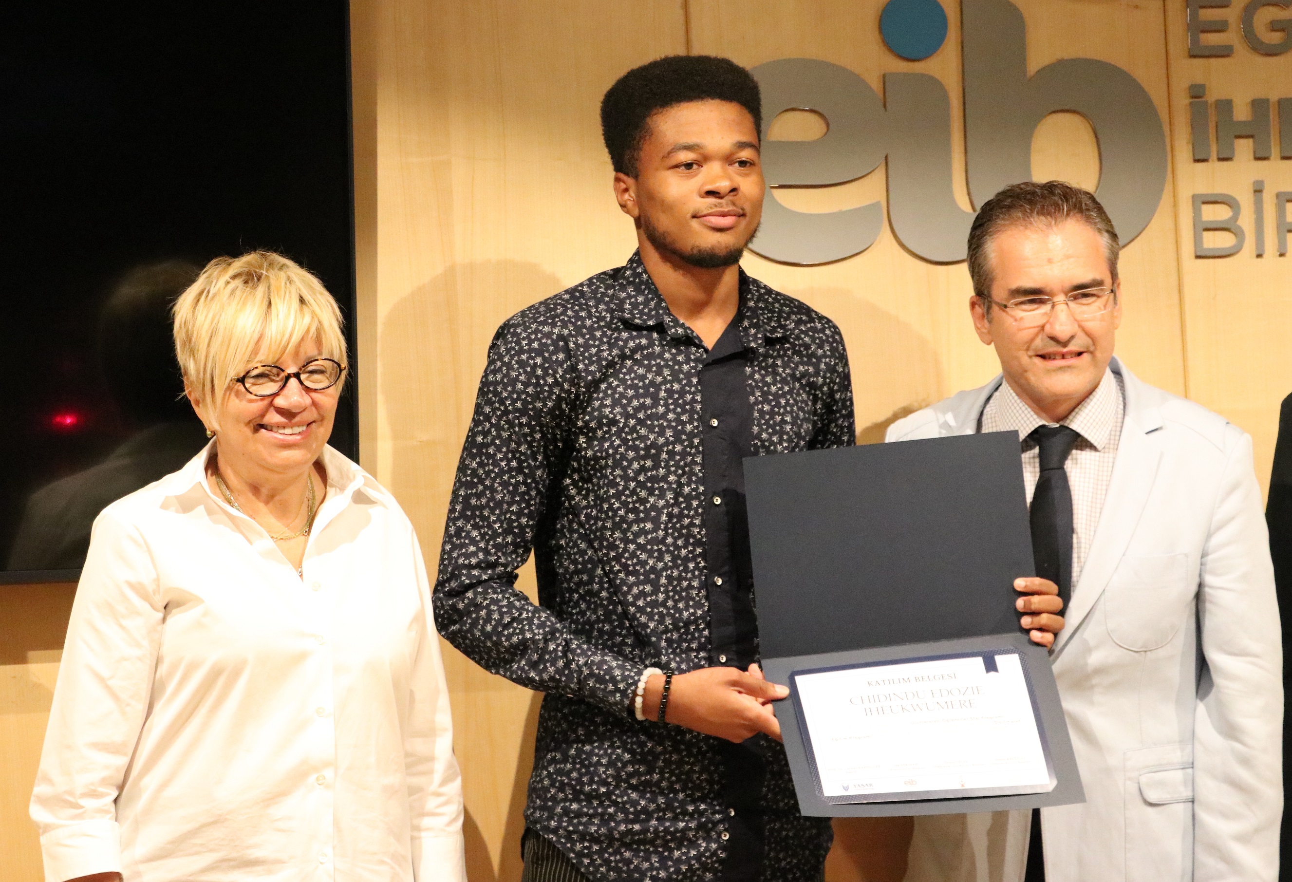 Denizli Haber Izmirde Uluslararasi Ogrencilere Ticaret Elciligi Egitimi Verildi (3)