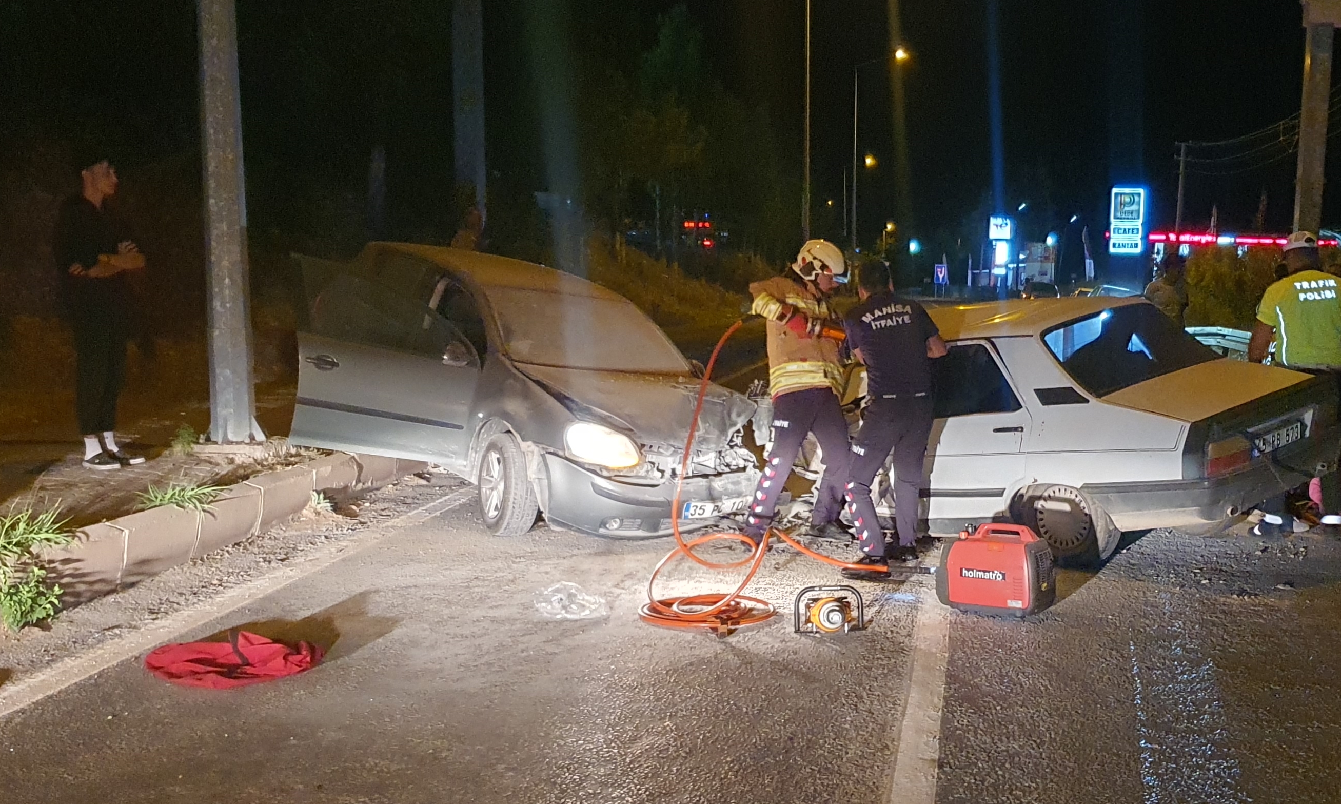 Denizli Haber Manisada Iki Otomobilin Carpismasi Sonucu 7 Kisi Yaralandi