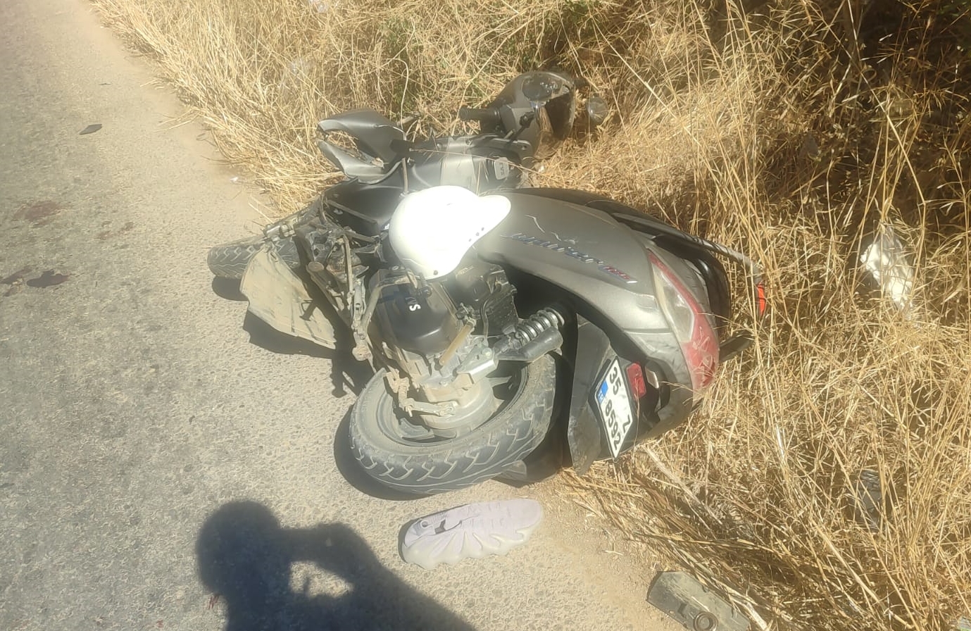 Denizli Haber Odemiste Kamyonla Carpisan Motosikletin Surucusu Yaralandi (2)