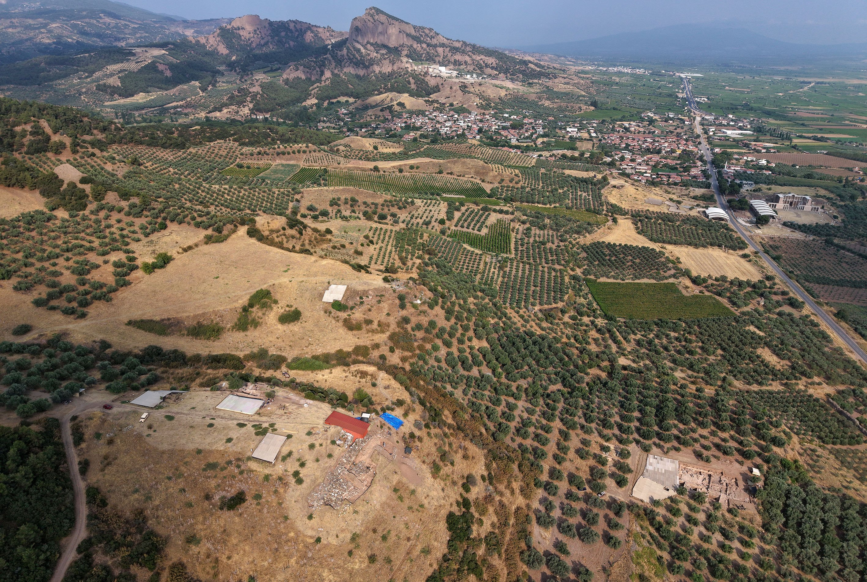 Denizli Haber Sardeste 2 Bin 800 Yillik Lidya Sarayinin Kalintilarina Ulasildi (5)