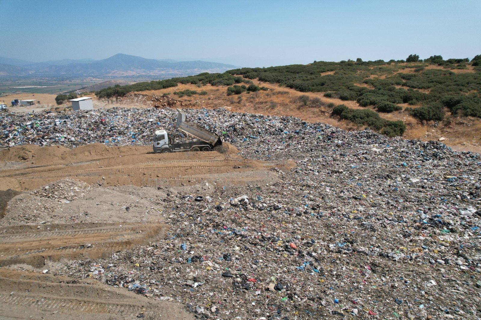 Denizli Haber Tire Kaymakamligi Mera Alanina Cop Dokulmesine Iliskin Kesif Yapacak (3)