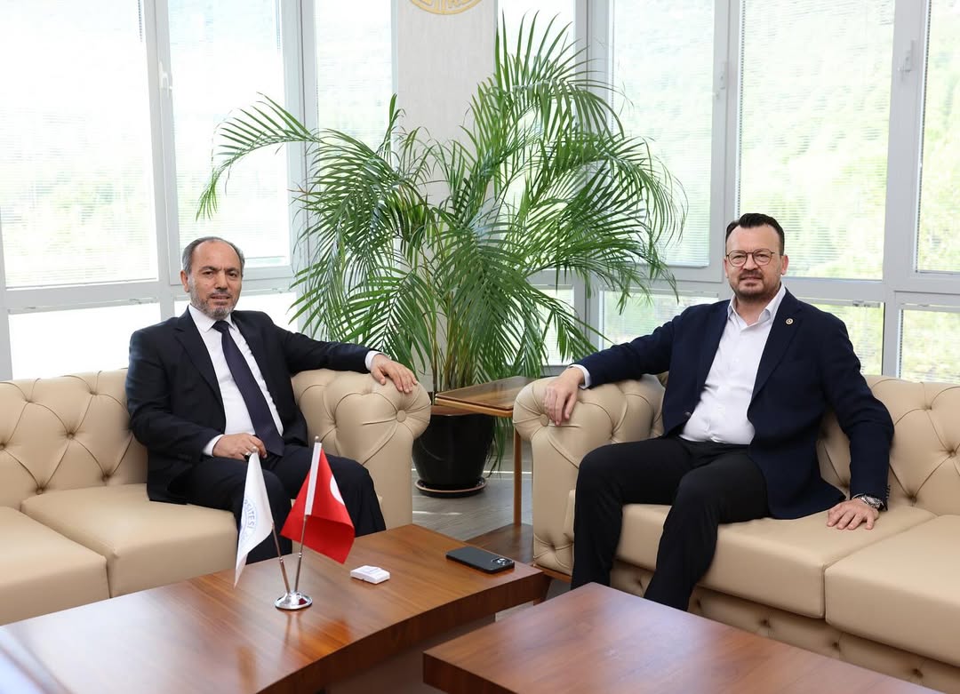 Pamukkale Üniversitesi Rektörlüğü Görevine Başlayan Sayın Prof. Dr. Mahmud Güngör Ve Rektör Yard (1)