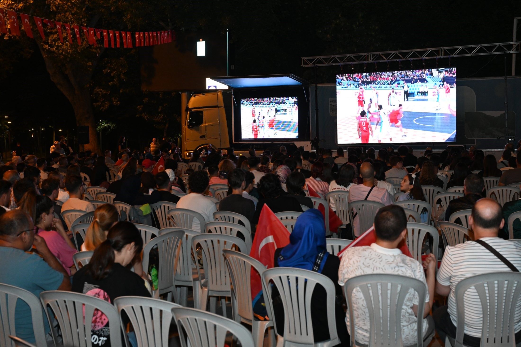 Basket Maçı Izlendi (1)