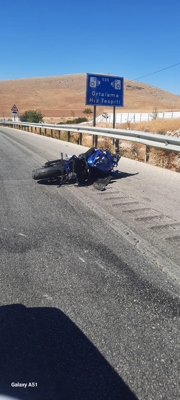 Denizli Haber Bariyerlere Çarpan Motosiklet Sürücüsü Ağır Yaralandı2