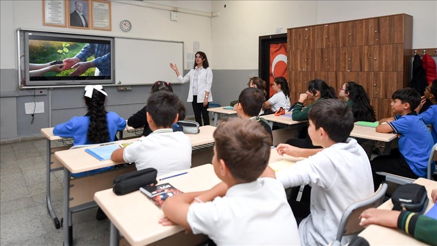 Denizli Haber Okullarda Ilk Ders Her Çocuk Bir Fidan, İlk Ders Yeşil Vatan Temasıyla Yapıldı