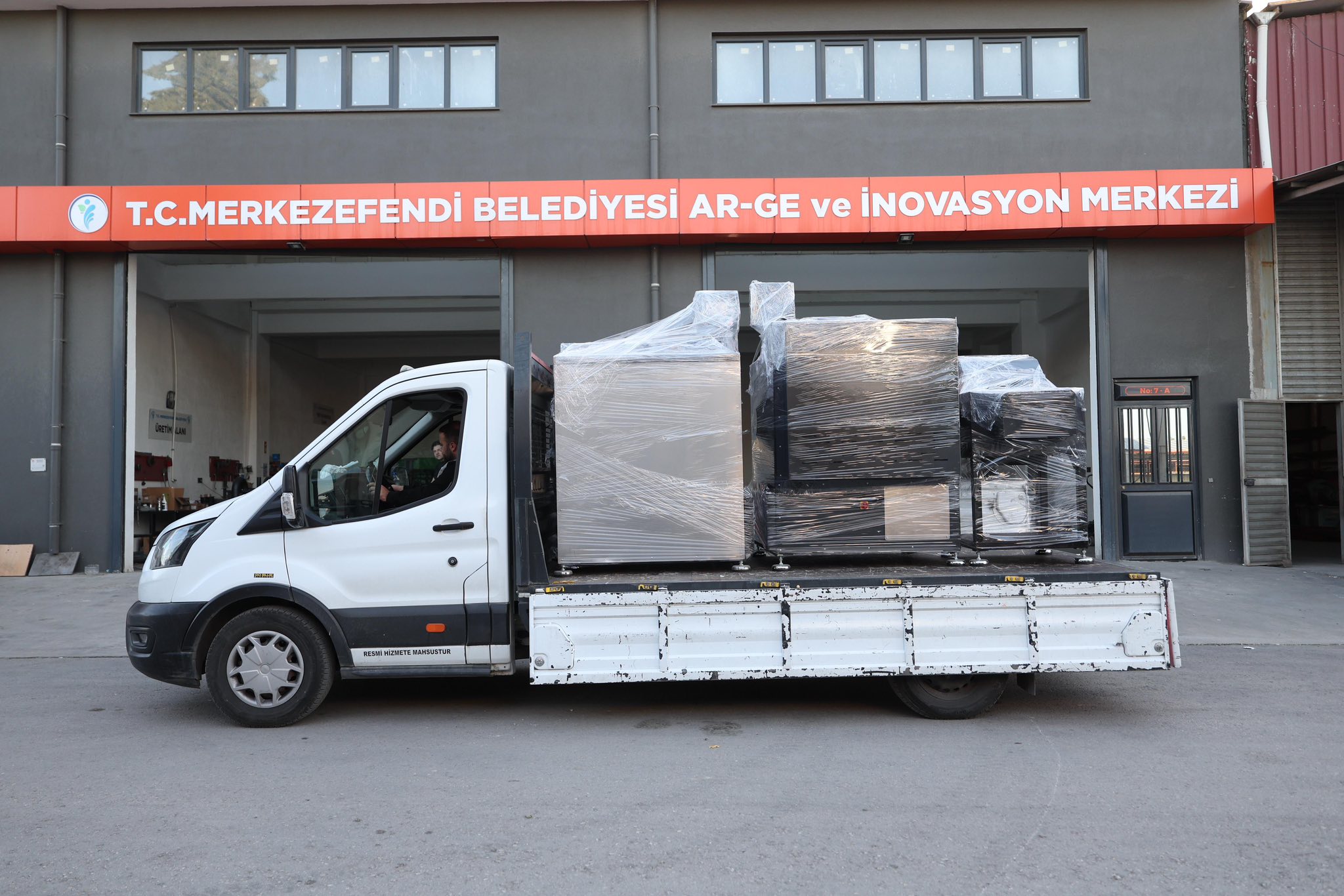 Denizli Haber Merkezefendi̇ Beledi̇yesi̇’ni̇n 31’İnci̇ Mama Maki̇nesi̇ Eski̇şehi̇r’e Tesli̇m Edi̇ldi̇3