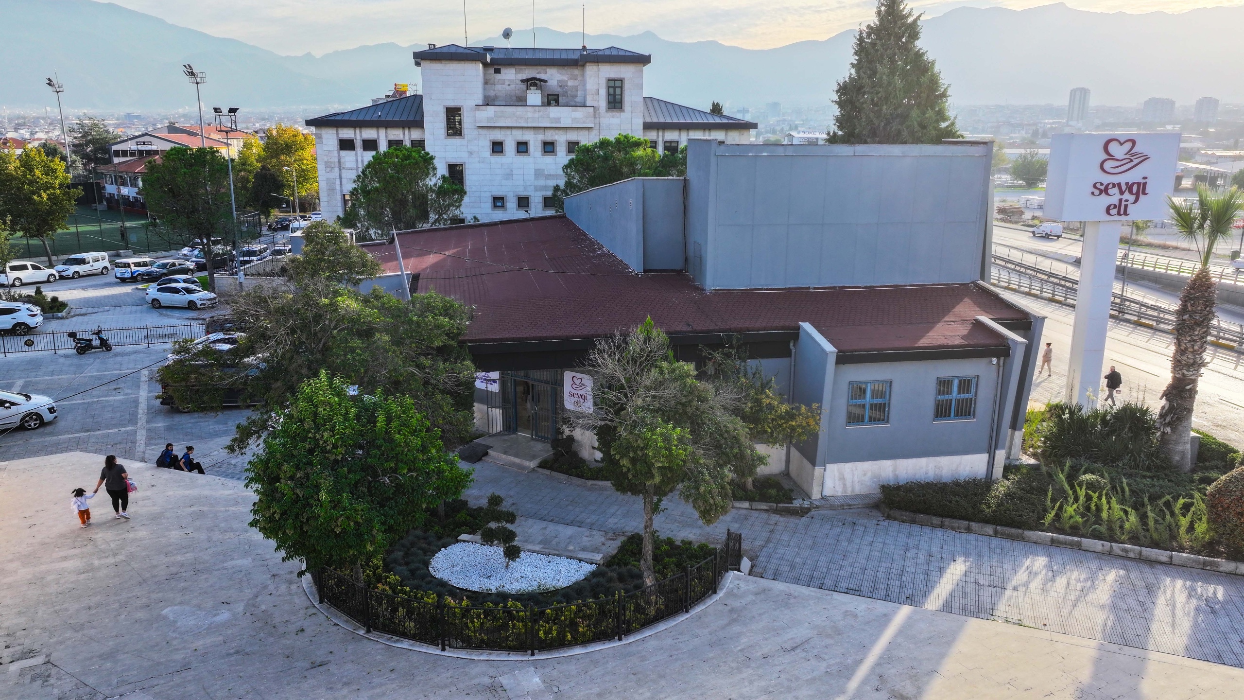 Büyükşehir Sevgi Eli Ile Dayanışma Ruhunu Büyütüyor (2)