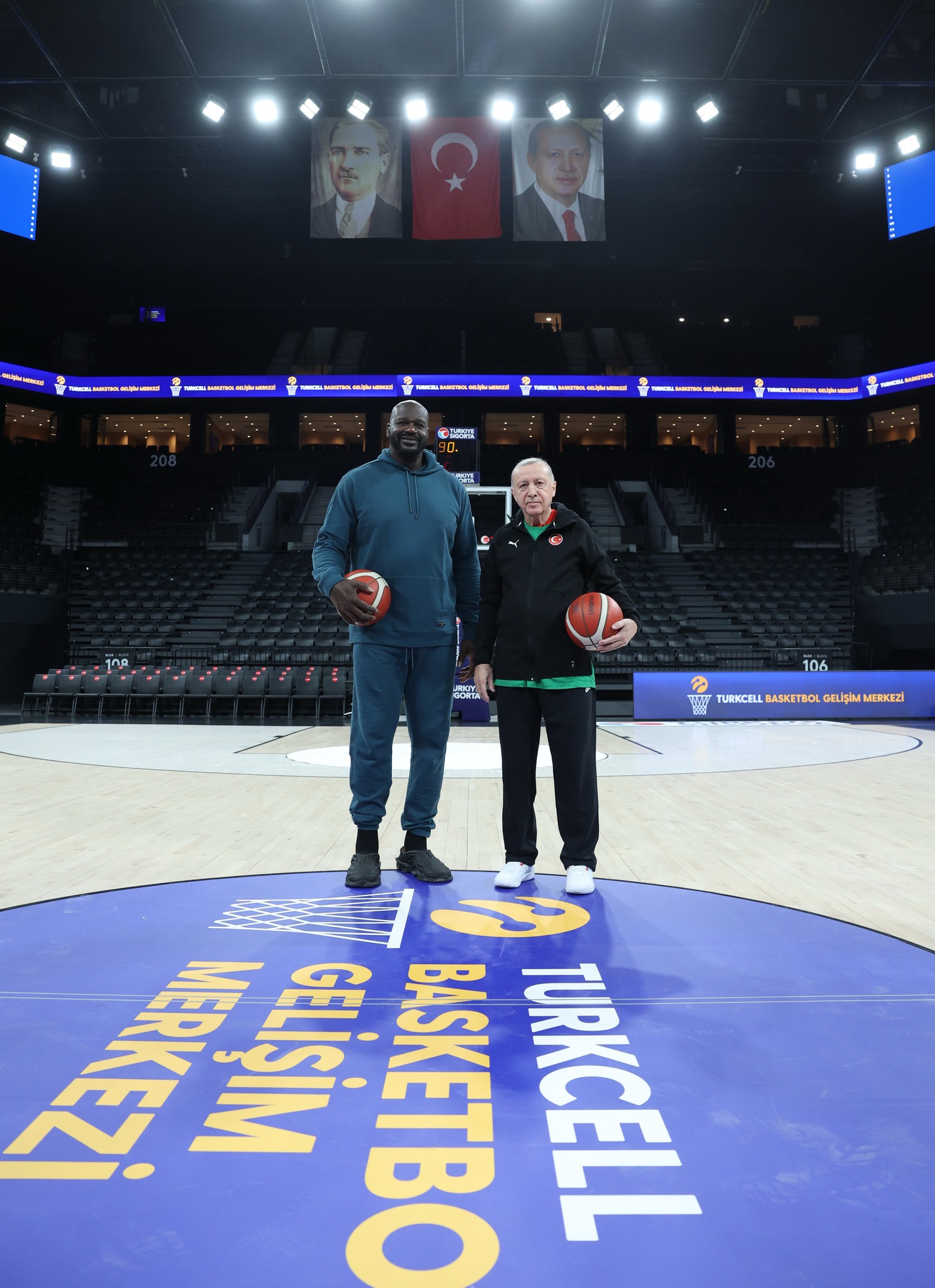 Cumhurbaşkanı Erdoğan, Shaquille O'neal Ile Bir Araya Geldi (1)