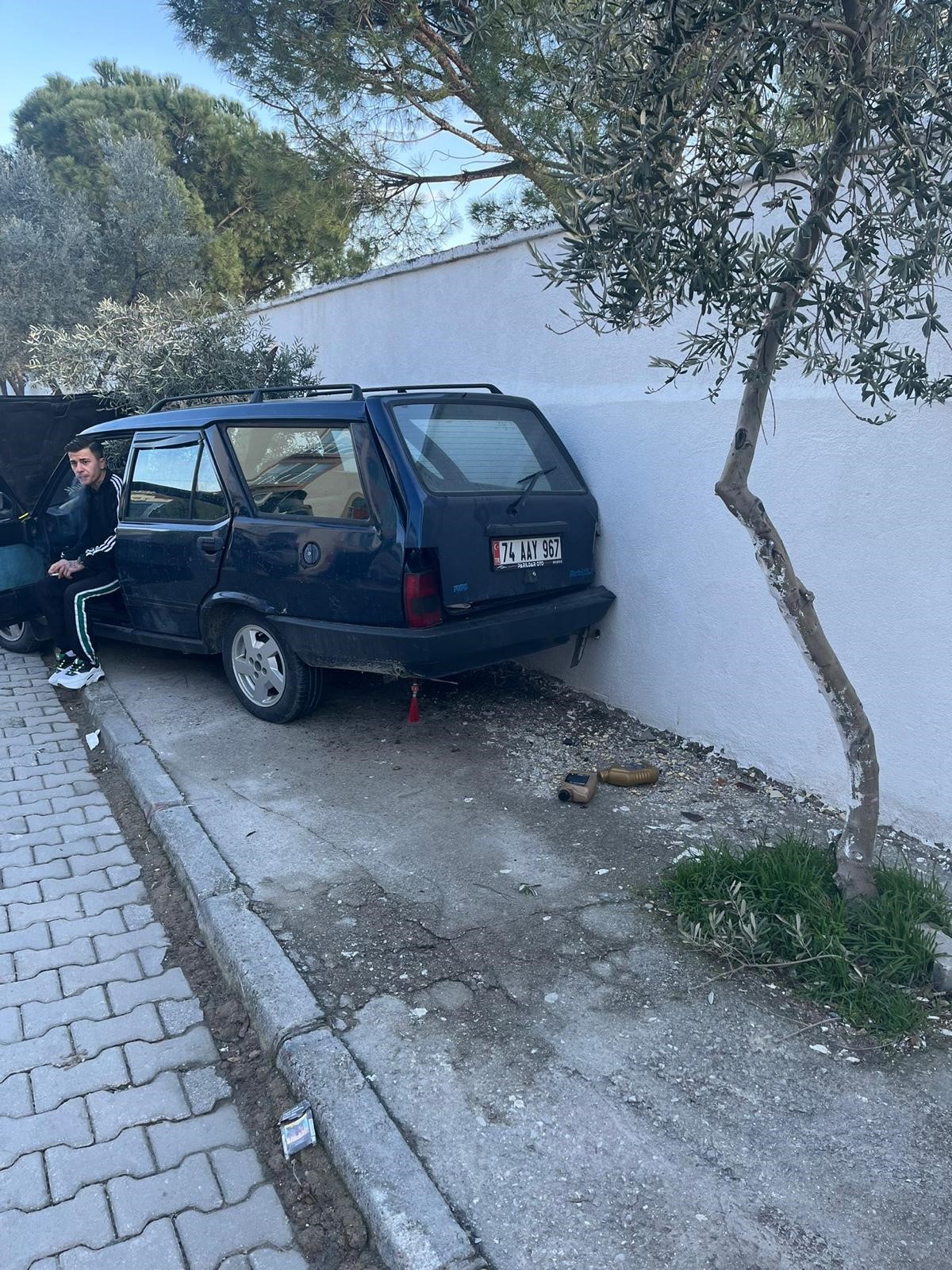 Denizli Buldan'da Trafik Kazası! Hızını Alamayan Otomobil... (2)