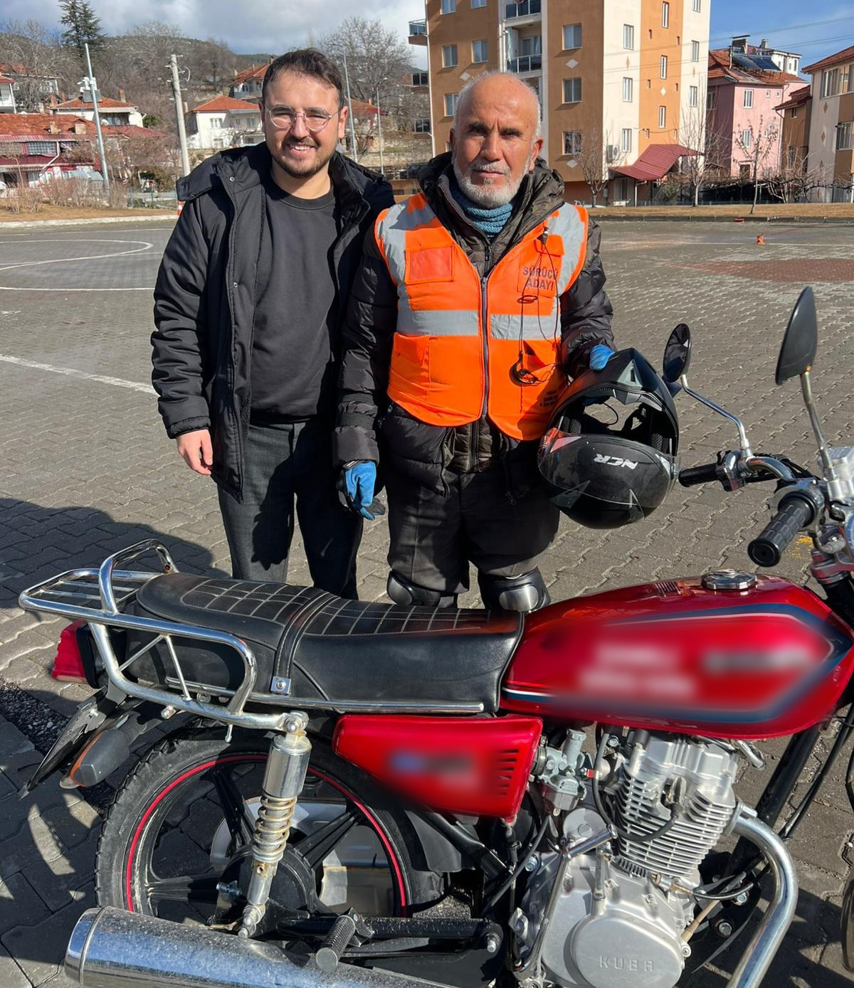 Denizli Çameli'de 70'Lik Dede Hem Araba Hem Motosiklet Ehliyeti Aldı (1)