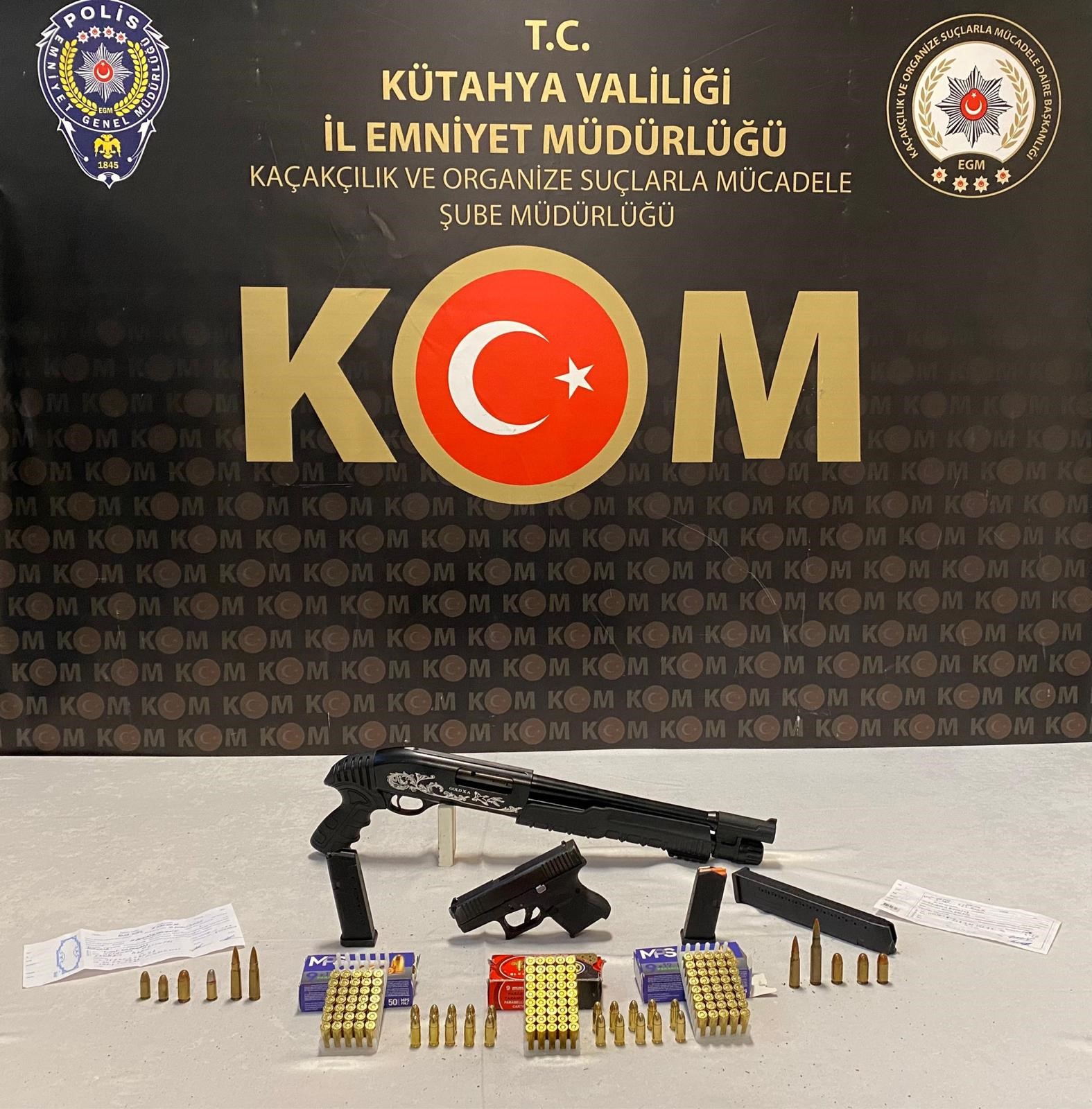 Denizli Haber Kütahya'da Tefecilik Ve Silah Ticareti Operasyonu