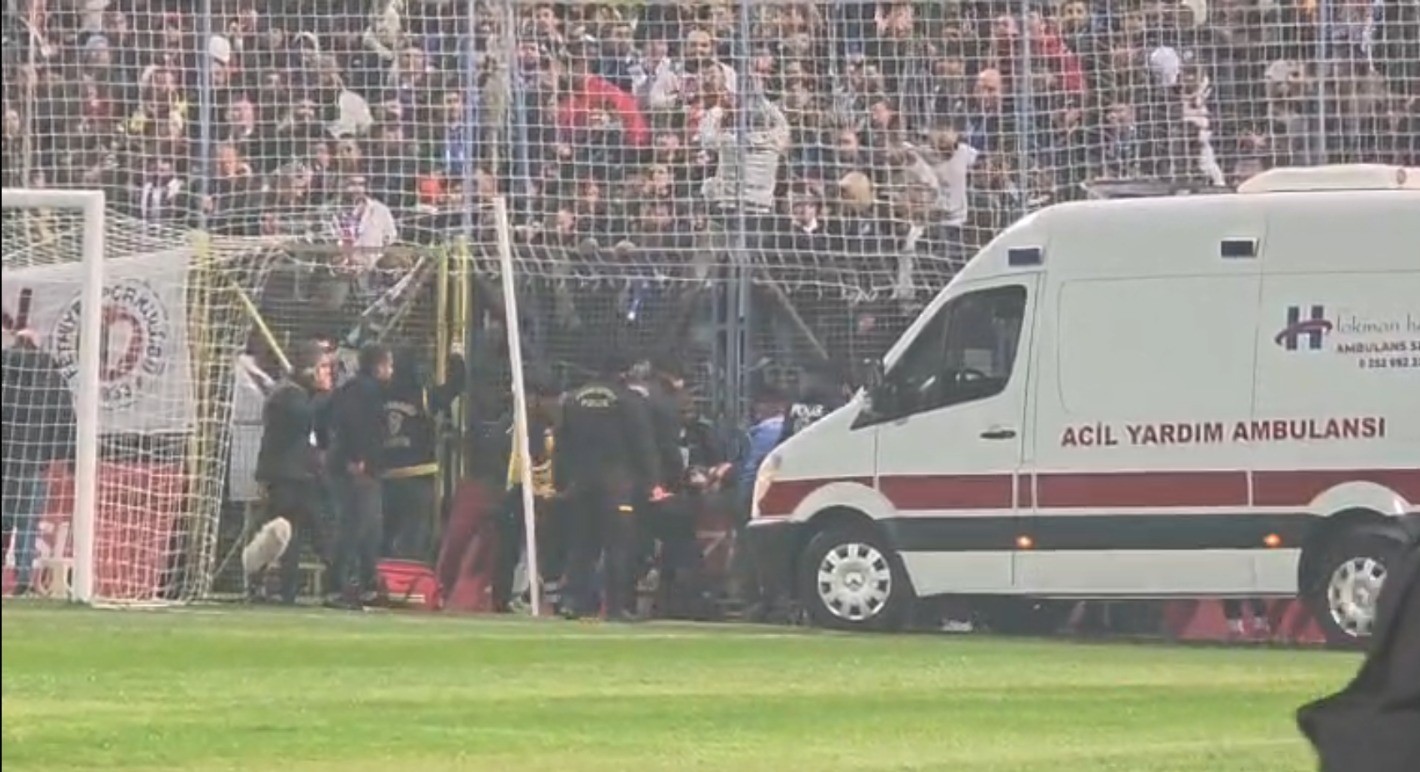 Denizli Haber Türkiye Kupası Maçı Öncesi Bir Taraftar Tribünden Düştü2