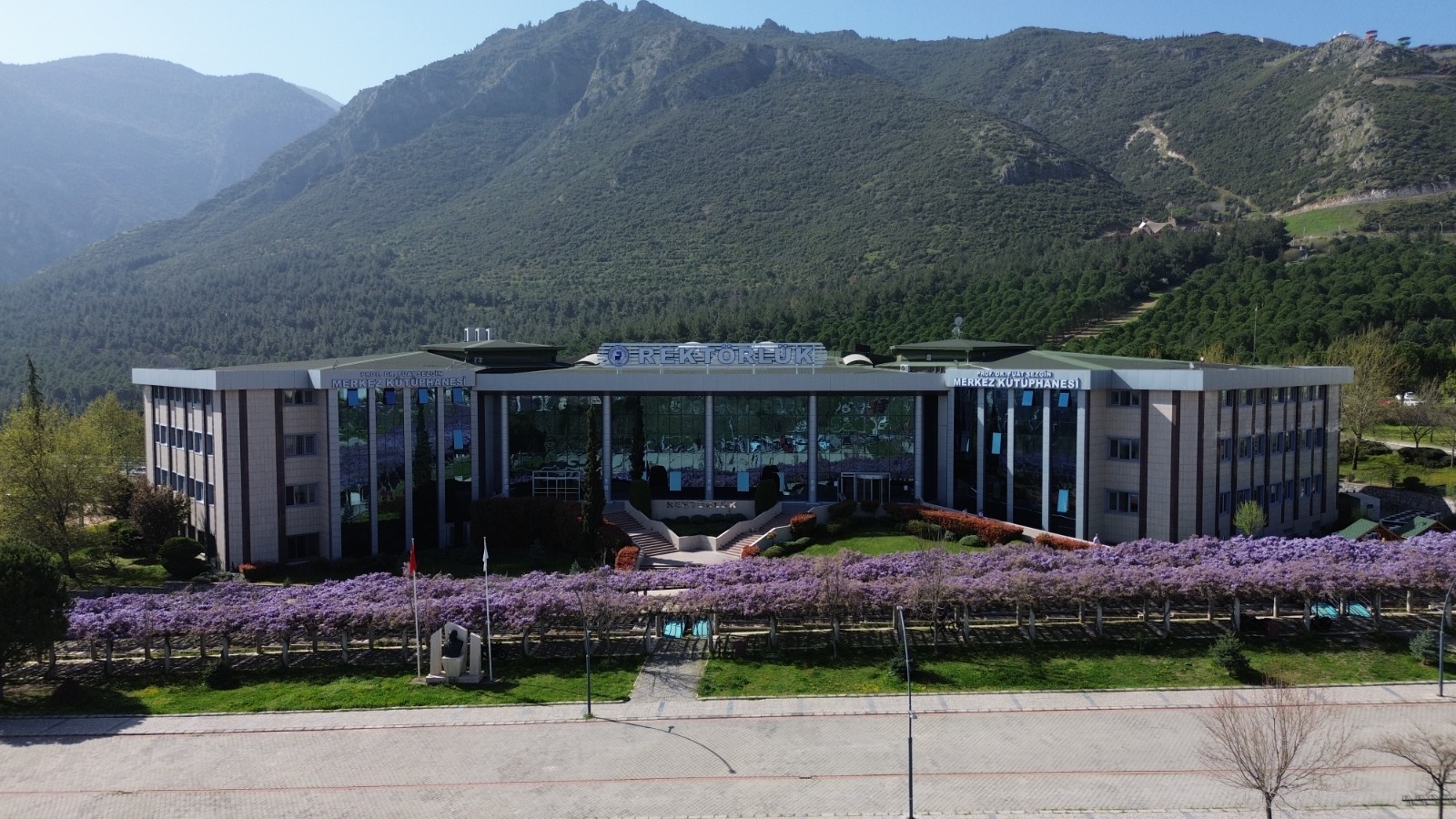 Deni̇zli̇ Habr Paü