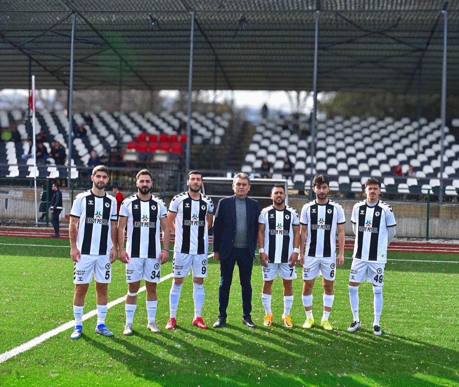 Denizli Süper Amatör Lig Kırmızı Grup’ta Zirve Mücadelesi Veren Çal Belediyespor, Hafta Sonu Sahasında Gürpınarspor Ile 2 2 Berabere Kaldı. Rakiplerinin 9 Kişi Kalmasına Rağmen 1 Puana Razı (