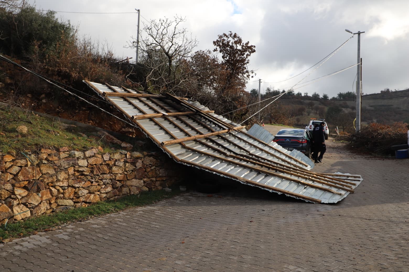 Fırtına Manisa Selendi'de Yıkıma Neden Oldu... (1)