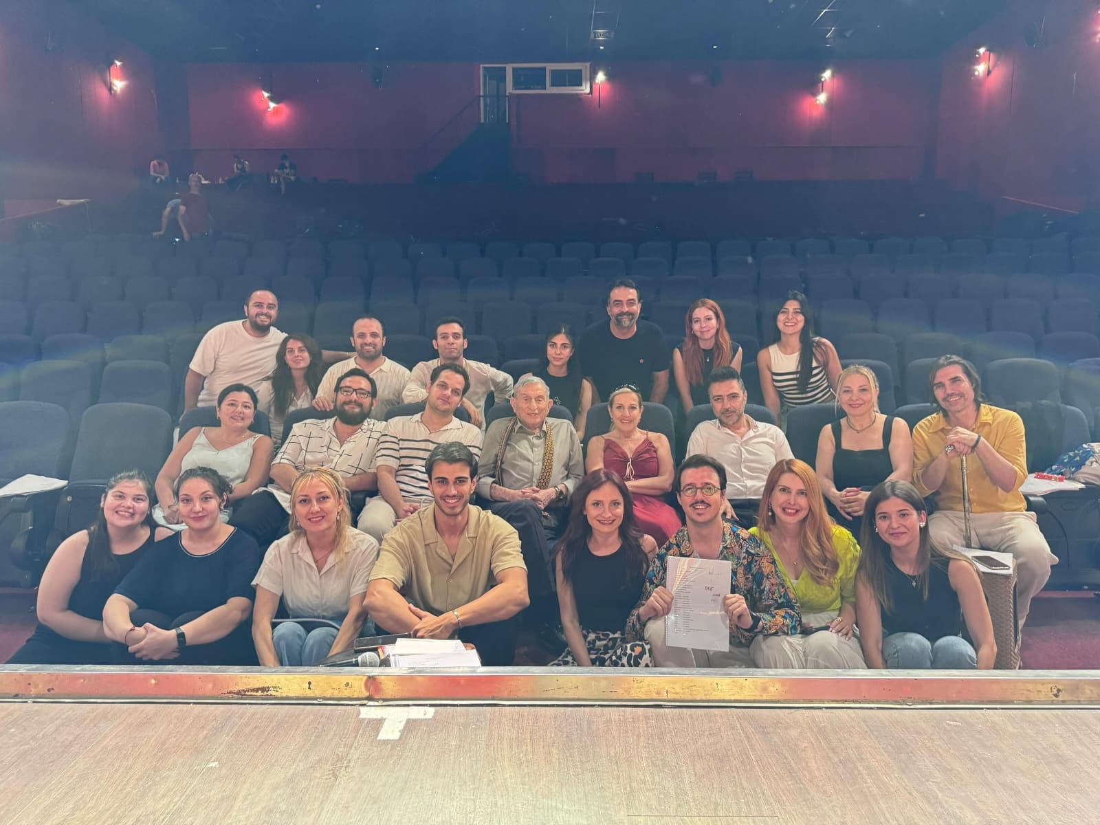 Haldun Dormen, Sahne Tozu Tiyatrosu’nda Yaşamaya Devam Ediyor (1)