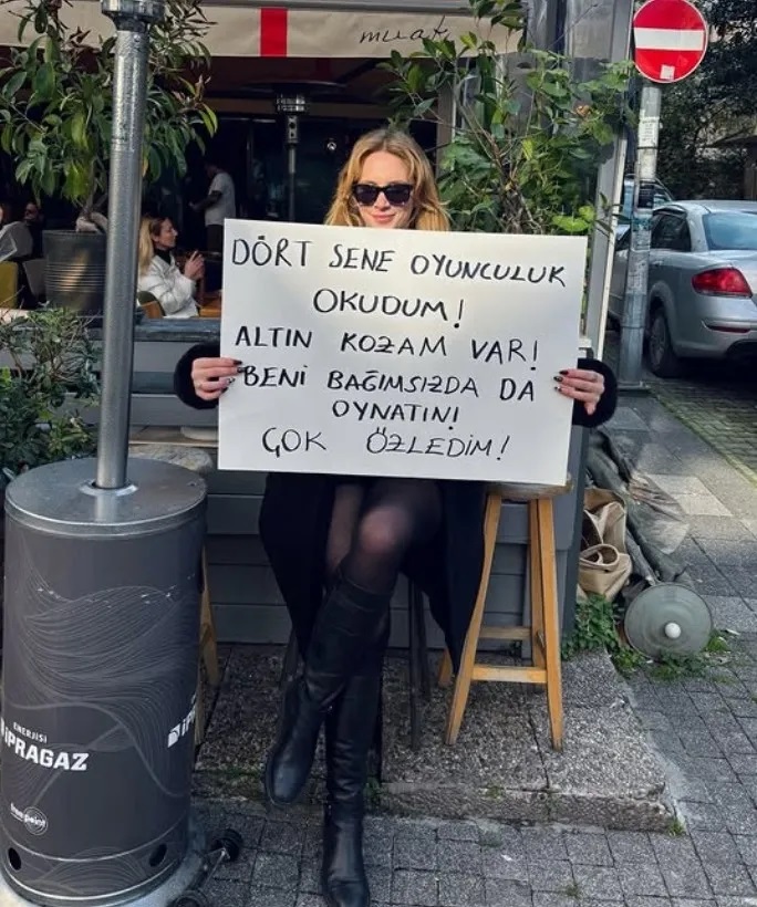 Hayal Köseoğlu'ndan Pankartlı Isyan! (2)