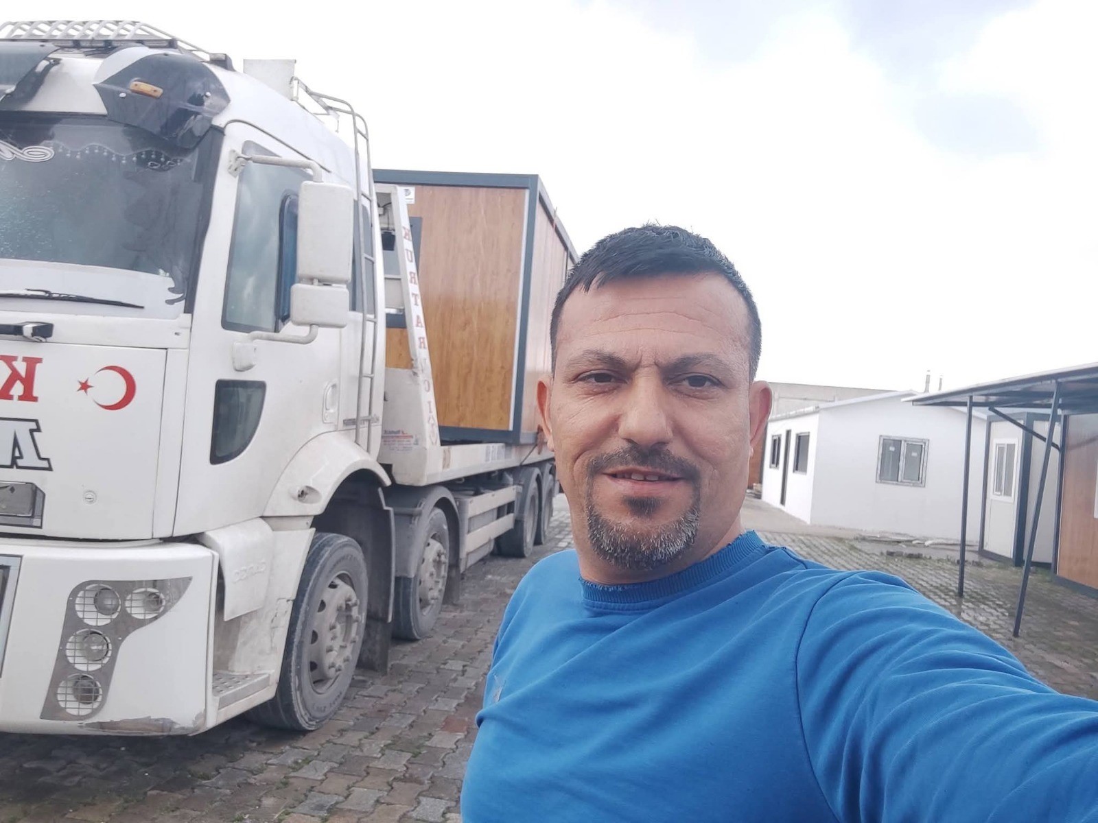 Manisa Salihli'de Trafik Kazası! Otomobil Elektrik Direğine Çarptı... (1)