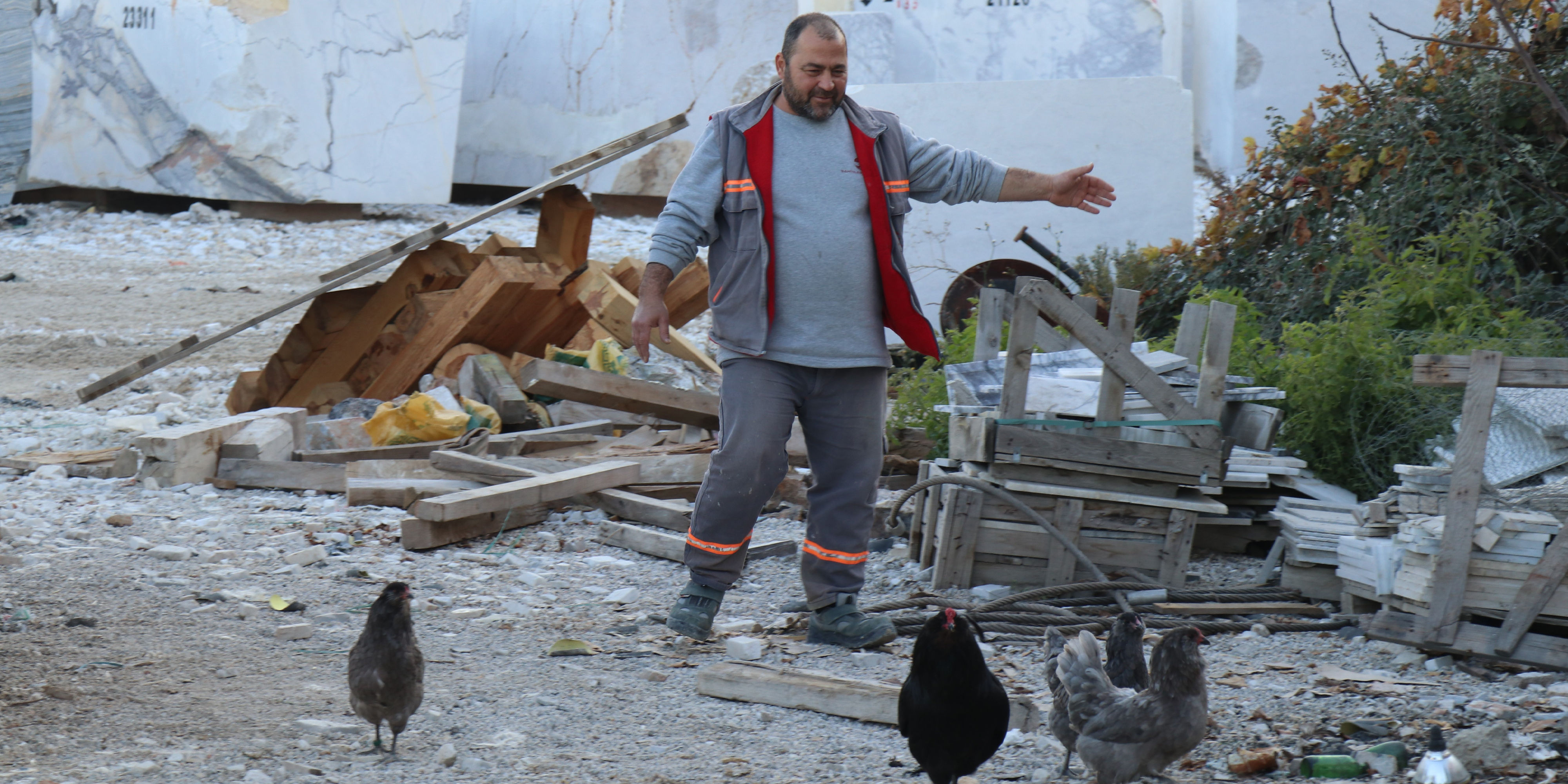 Mermer Fabrikasını Tavuk Çiftliği Yaptı! (5)
