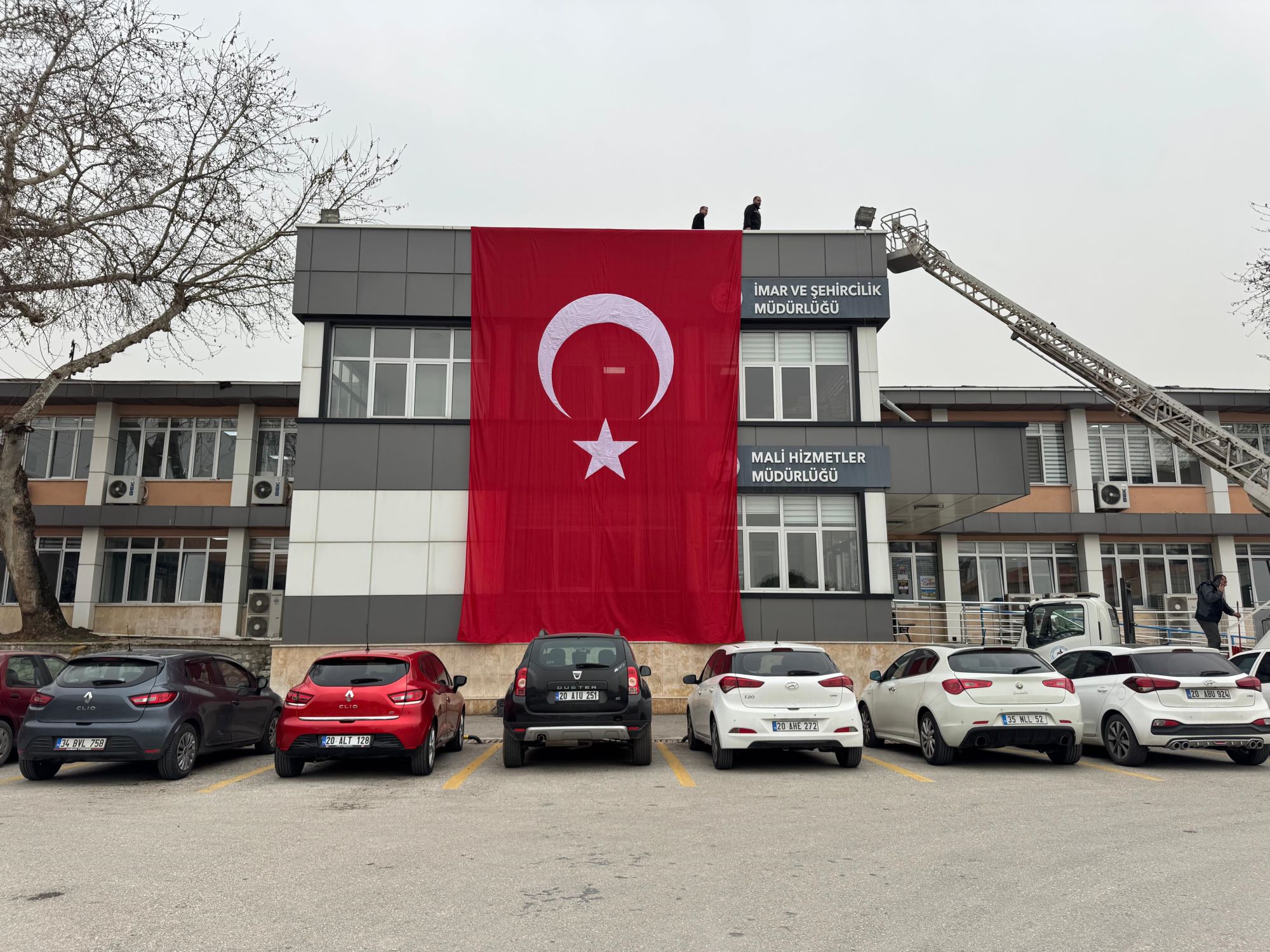 Pamukkale Belediyesi’nden Bayrak Saldırısına “Dev” Tepki (7)