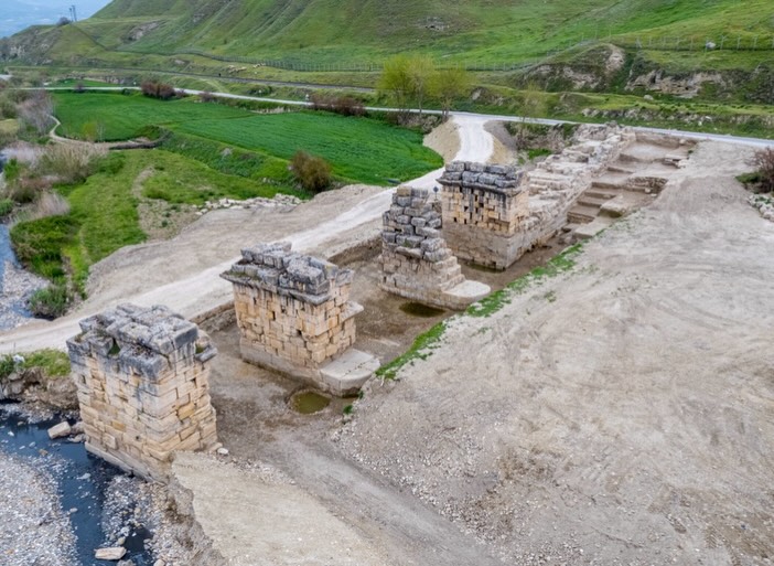 1300 Yıllık Sessizlik Sona Erdi Laodikeia’da Ana Kemerden Su Geçti (2)