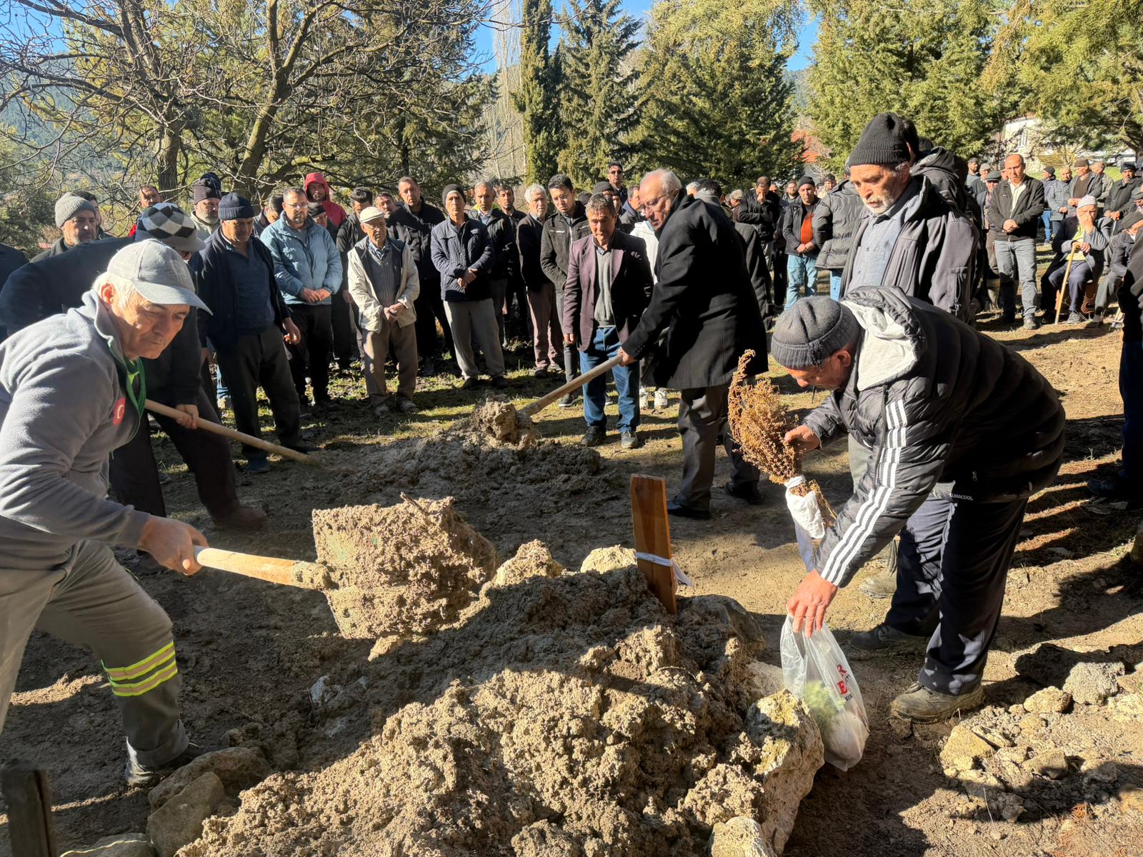 636733827 2613653852343609 7148144708273975687 N