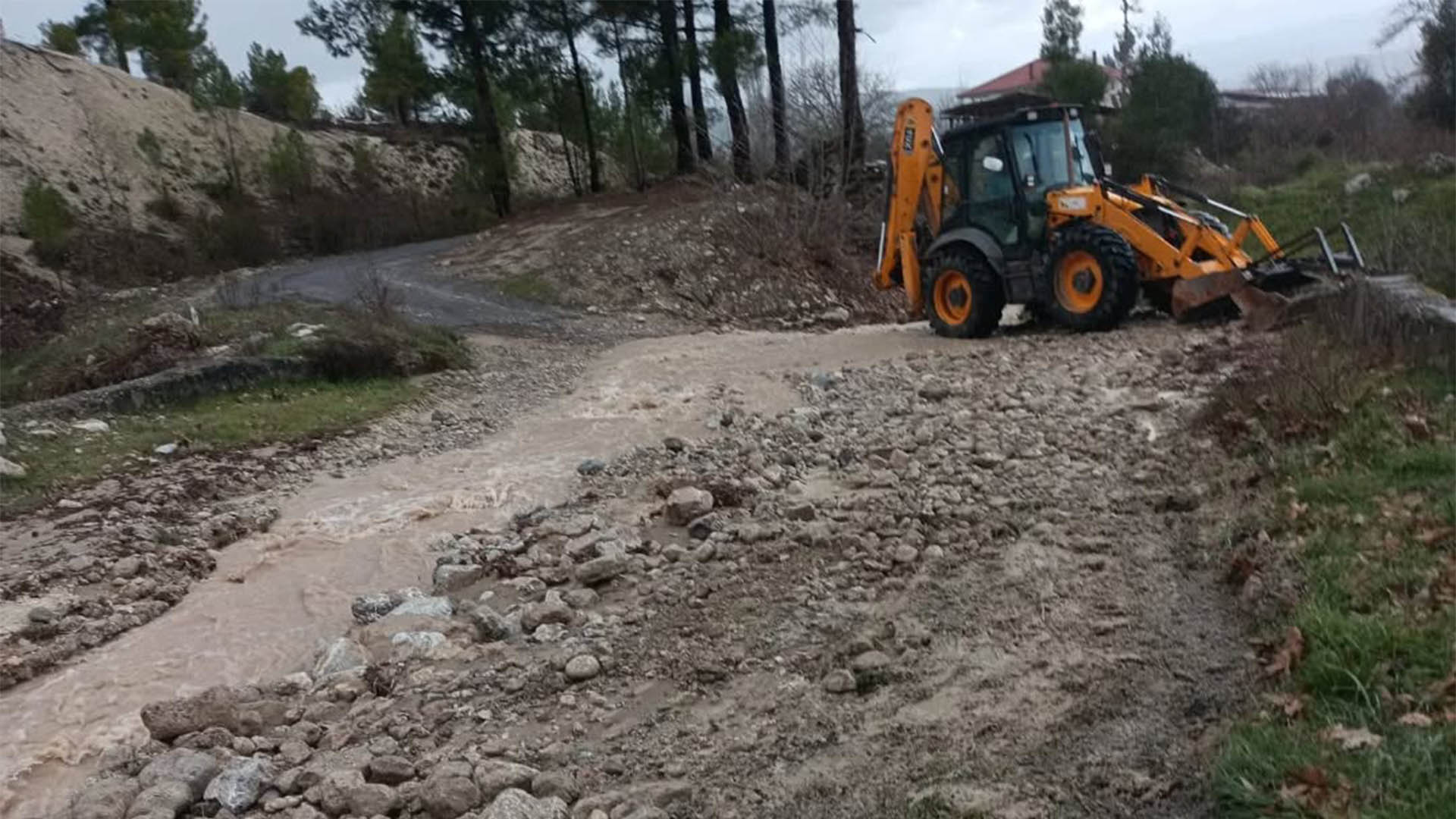 Acıpayam’da Sağanak Alarmı! Ekipler Görev Başında 4
