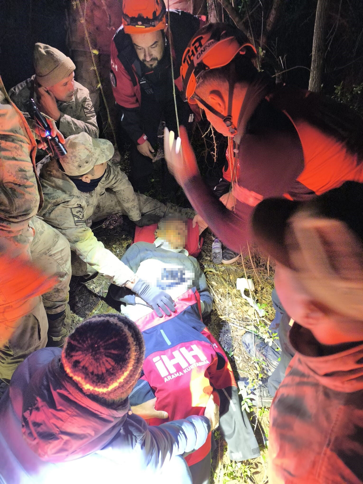 Antalya Alanya'da Kayıp Olarak Aranan Yaşlı Adam, Ormanda Yatarken Bulundu (2)