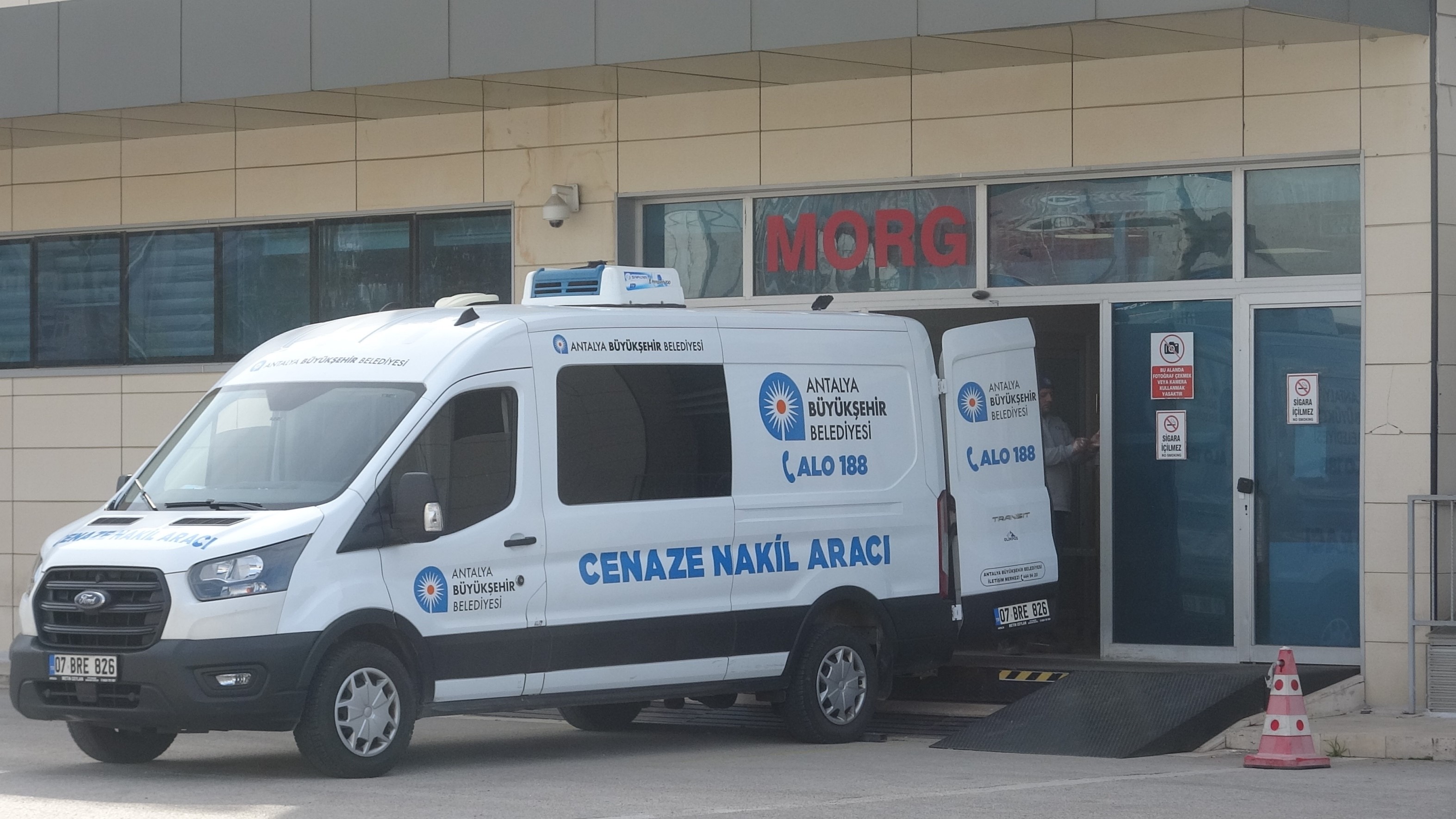 Antalya'da Dalgalar Can Aldı! Konyaaltı Sahili'nde Genç Güvenlik Görevlisi.. (6)