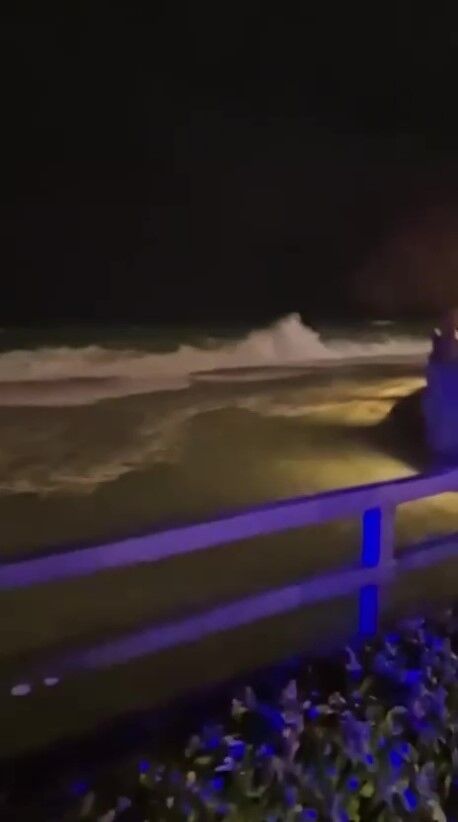 Antalya'da Dalgalar Can Aldı! Konyaaltı Sahili'nde Genç Güvenlik Görevlisi.. (7)