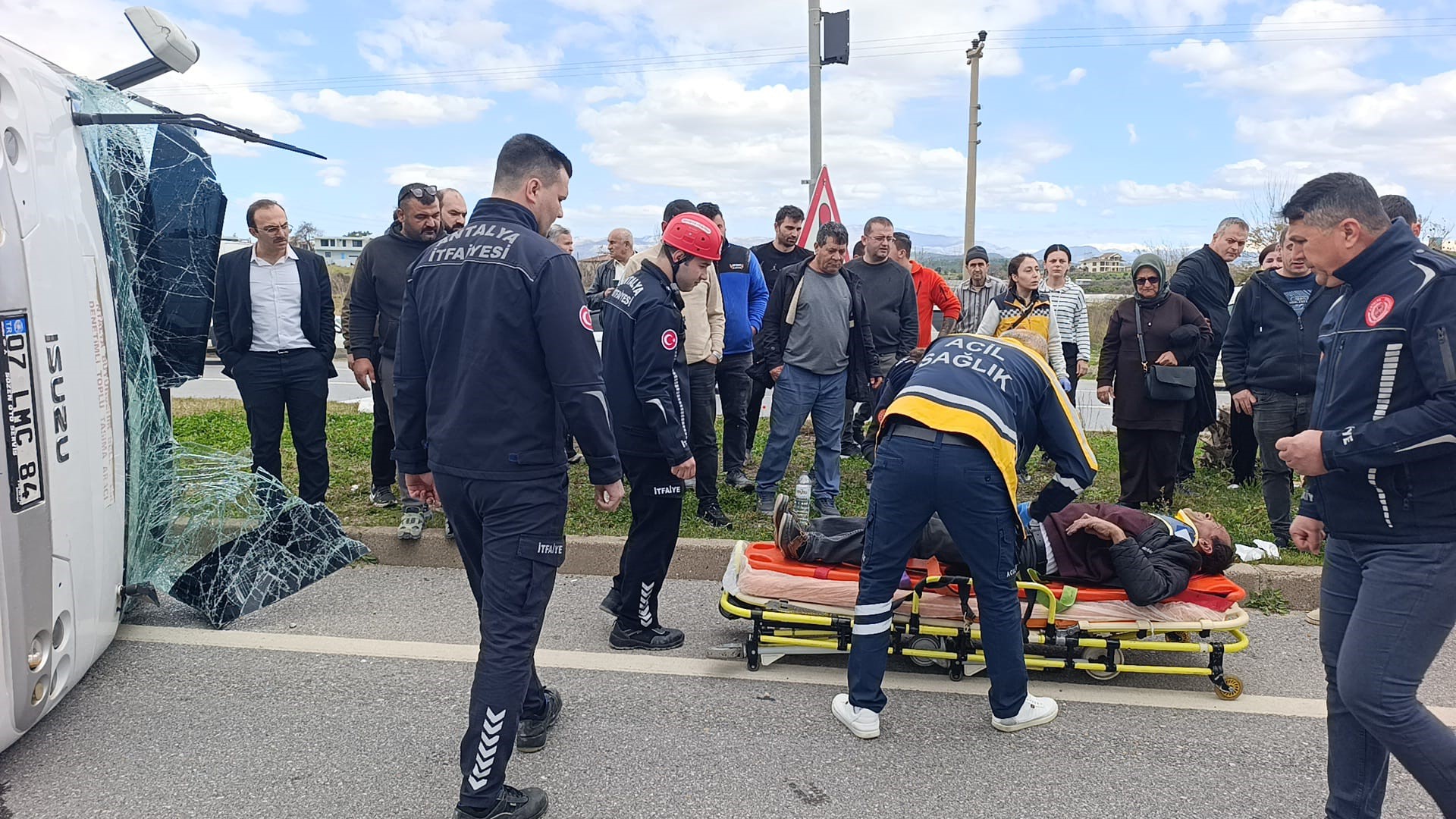 Antalya'da Feci Kaza, O Anlar Kamerada! Çok Sayıda Yaralı Var... (11)