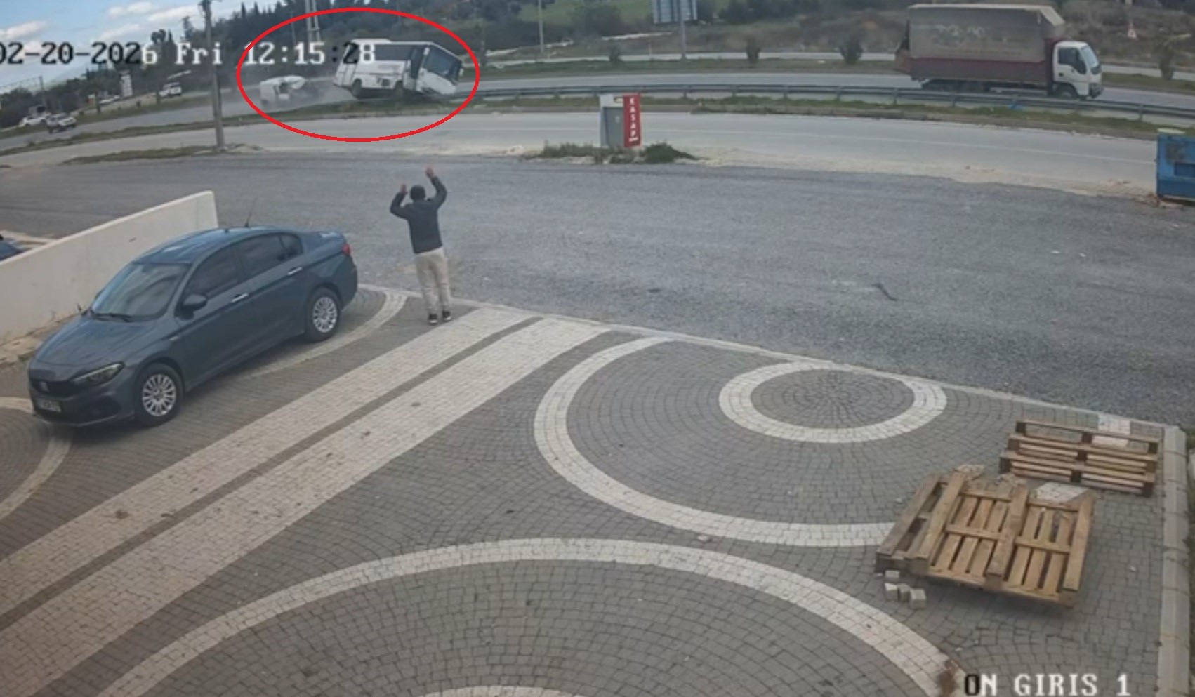 Antalya'da Feci Kaza, O Anlar Kamerada! Çok Sayıda Yaralı Var... (6)