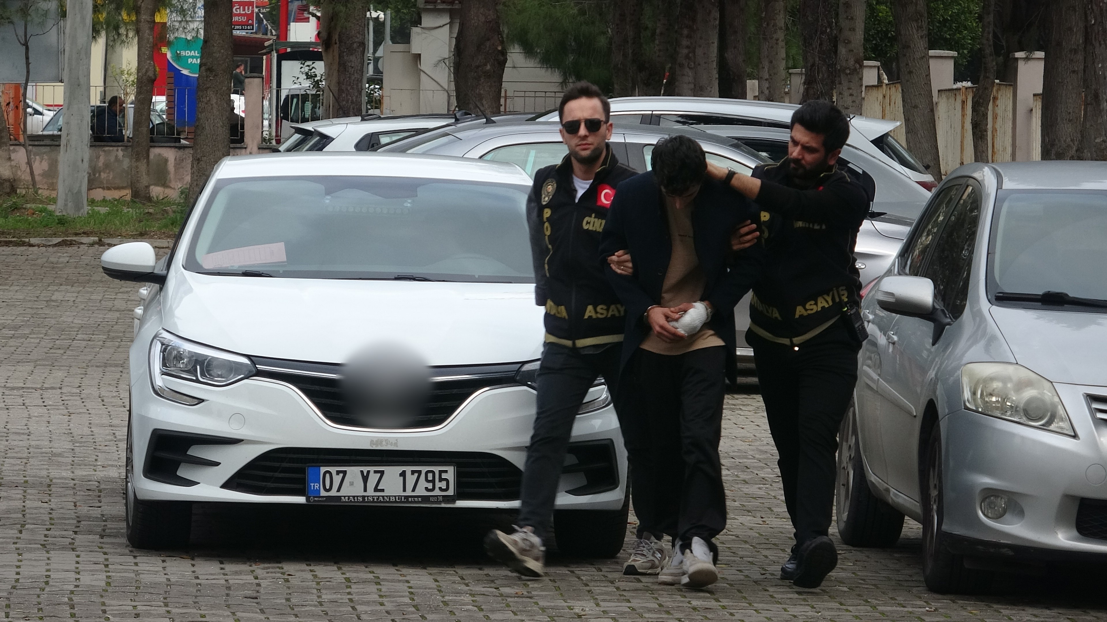 Antalya'da Korkunç Cinayet! İnternetten Tanıştığı Genci 20 Bıçak Darbesiyle... (5)