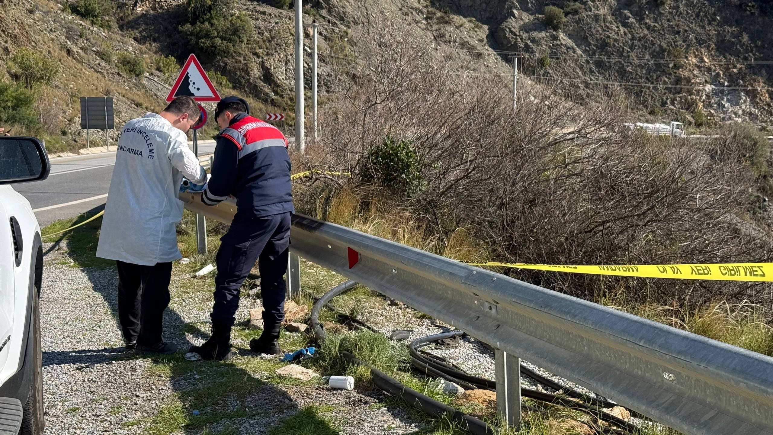 Antalya'da Yol Kenarında Kadın Cesedi Bulundu! (6)