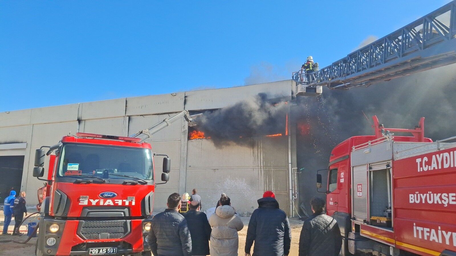 Aydın Didim'de Sanayi Sitesinde Yangın! (2)