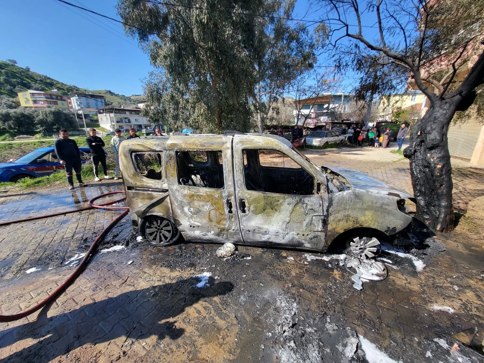 Aydın Nazilli’de Otomobil Yangın! Saniyeler Içerisinde Kül Oldu.. (6)