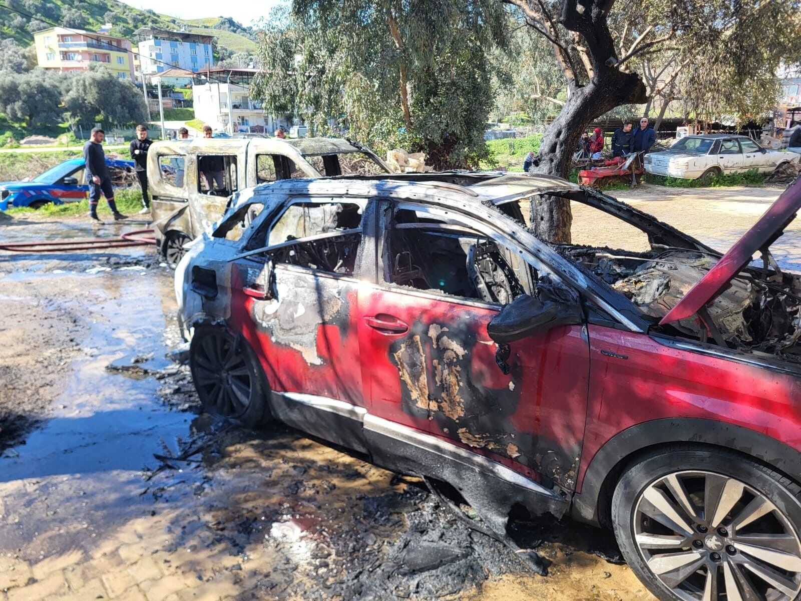 Aydın Nazilli’de Otomobil Yangın! Saniyeler Içerisinde Kül Oldu.. (7)