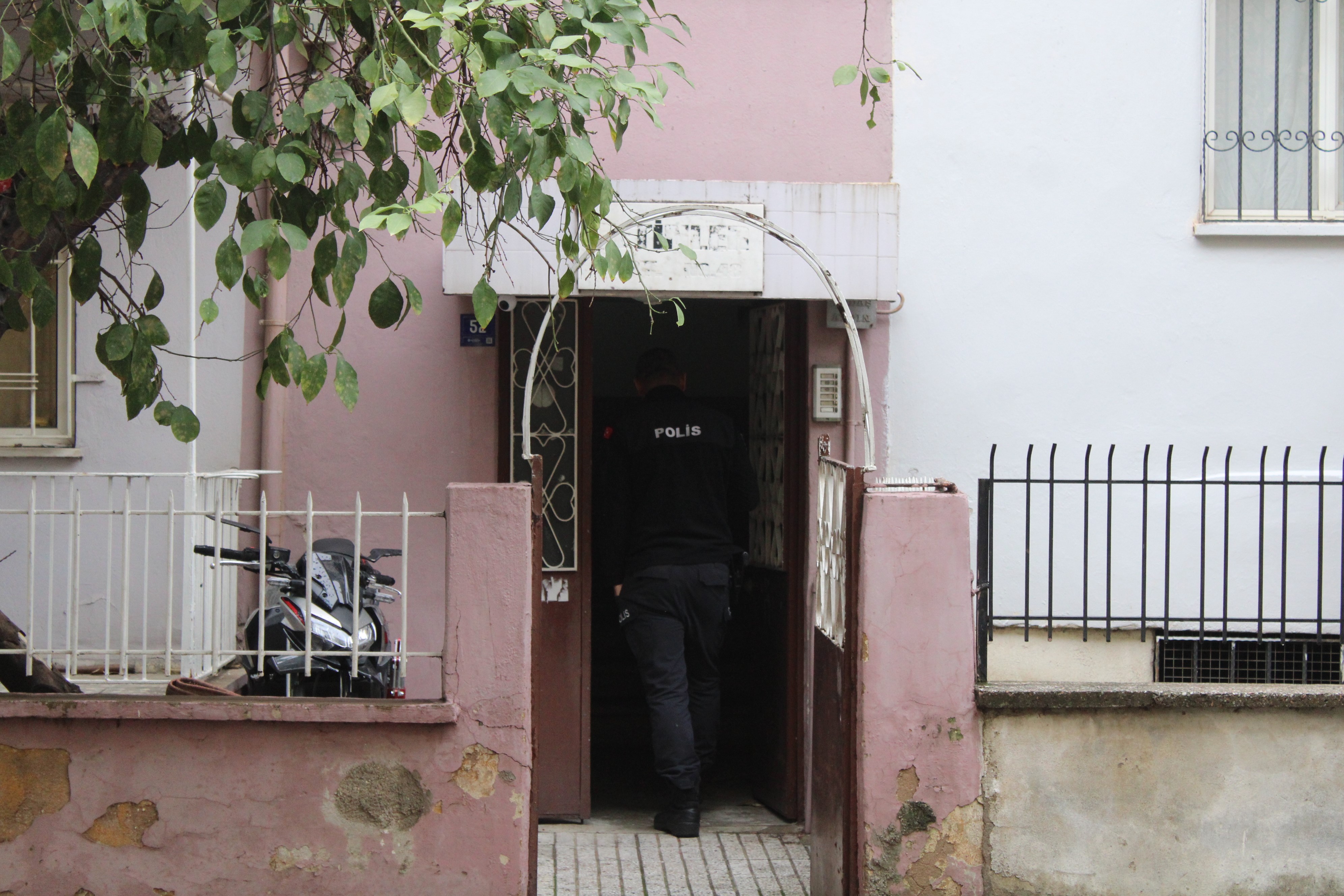 Aydın'da Sır Ölüm! Haber Alamayınca Girdiler, Yatakta... (7)