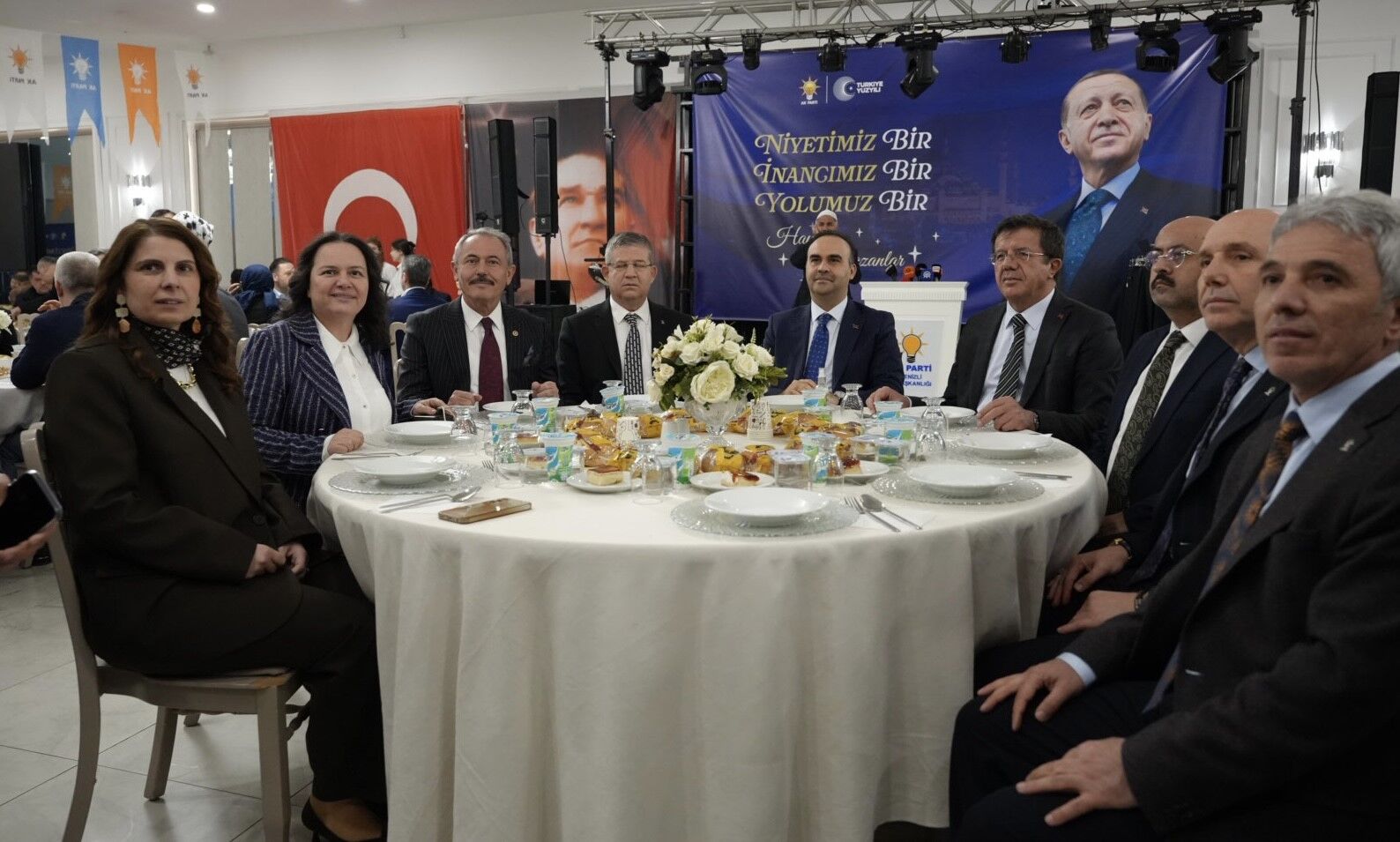 Bakan Kacır Denizli'de Iftar Programına Katıldı (3)