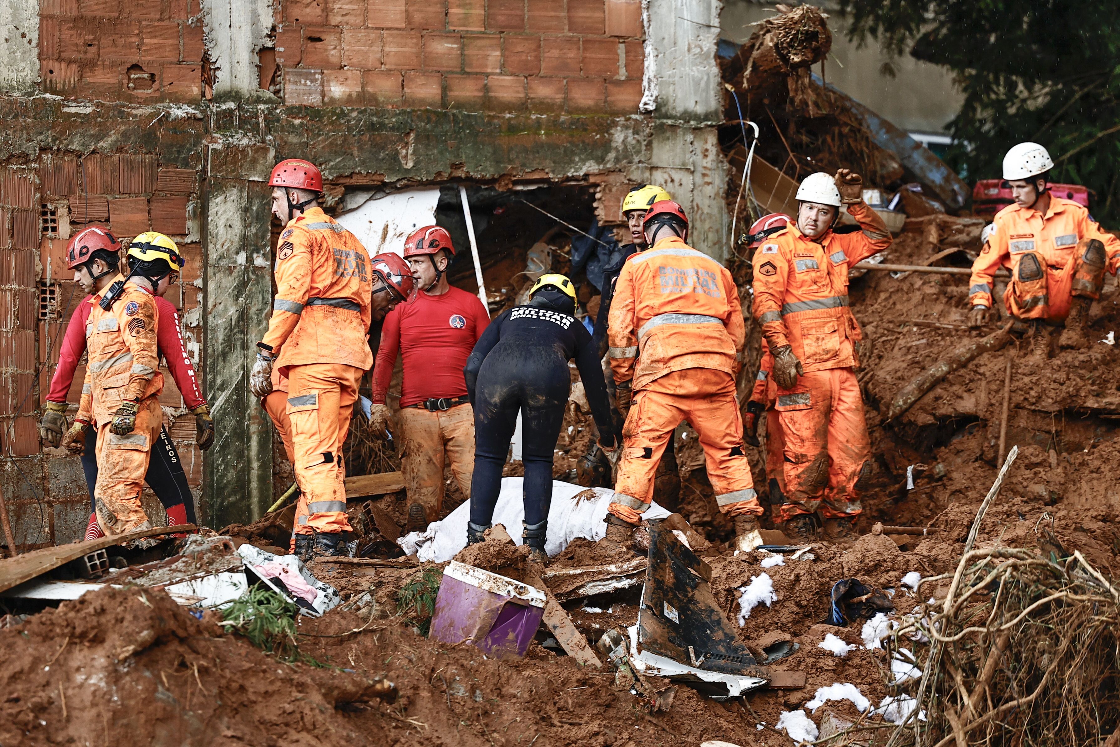Brezilya'daki Selde Onlarca Can Kaybı! (1)